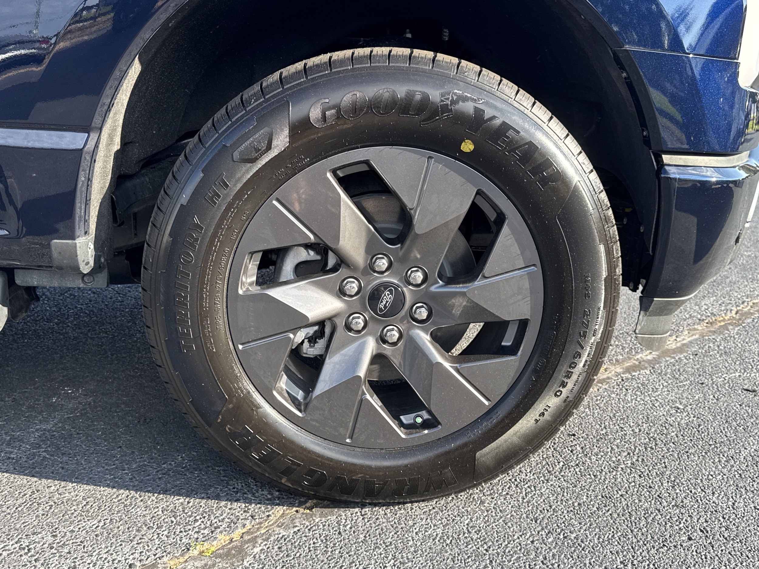2025 Ford F-150 Lightning Flash - Photo 13