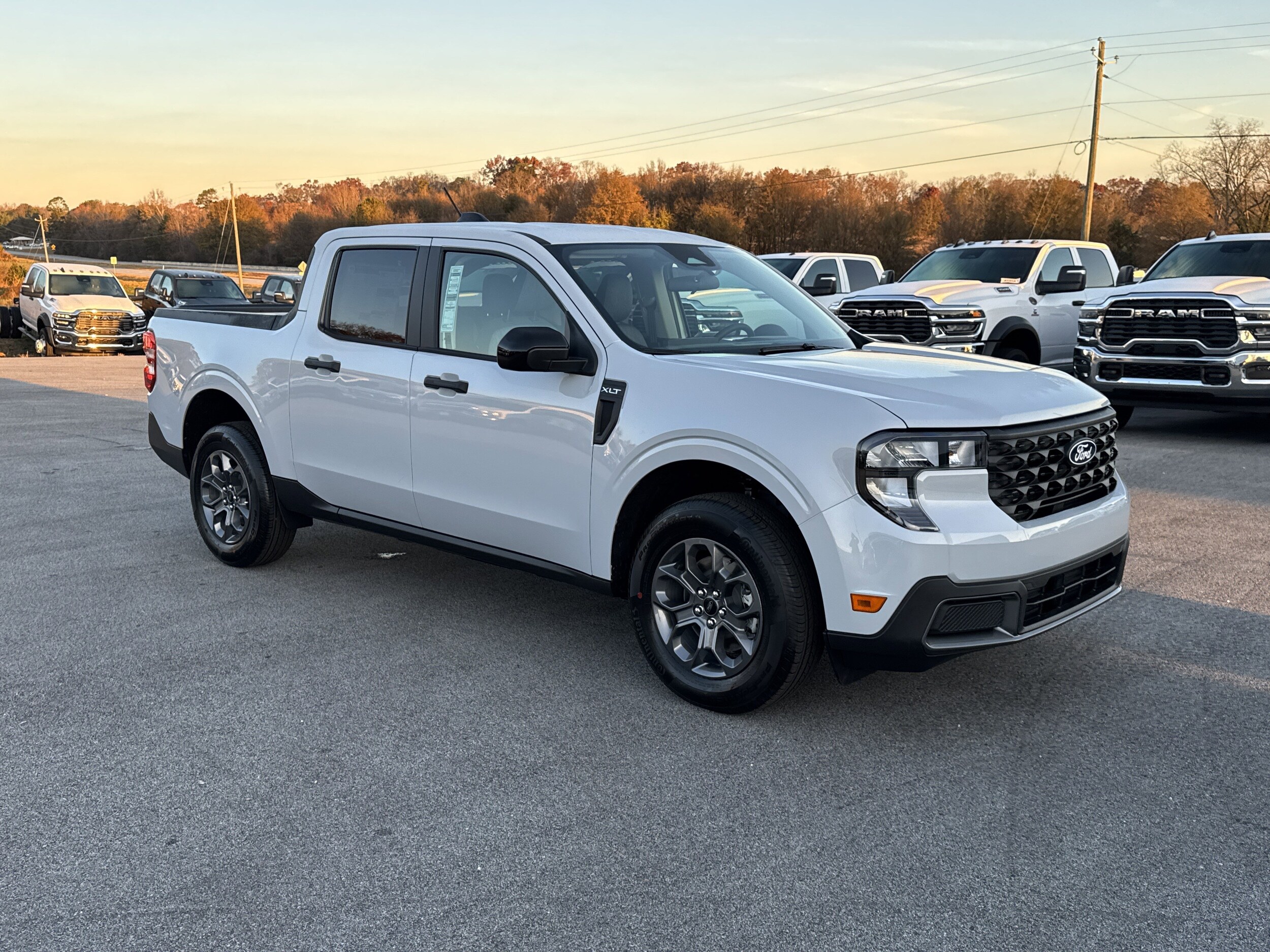 2025 Ford Maverick XLT photo 3