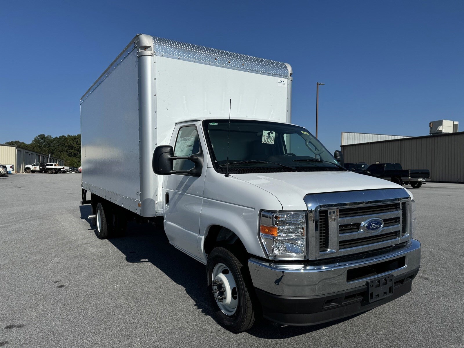 2025 Ford E-450 photo 4