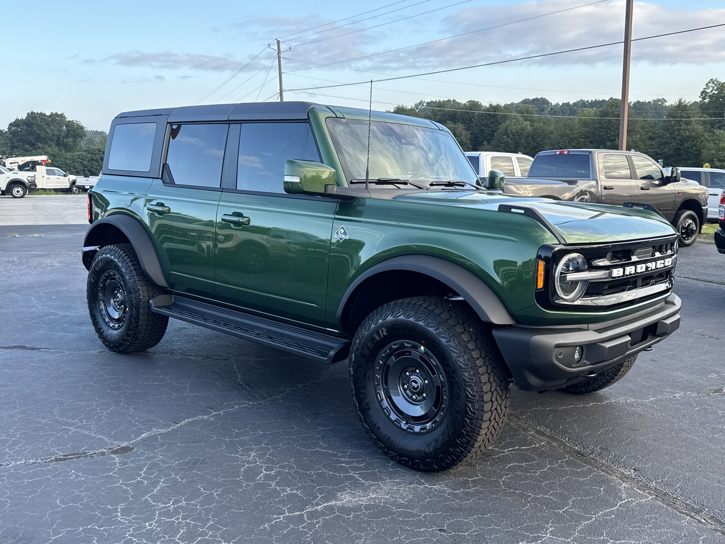 2025 Ford Bronco Outer Banks photo 4