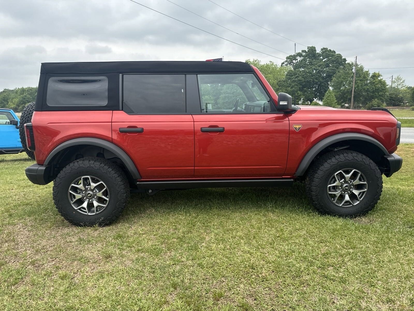 2023 Ford Bronco Badlands photo 2