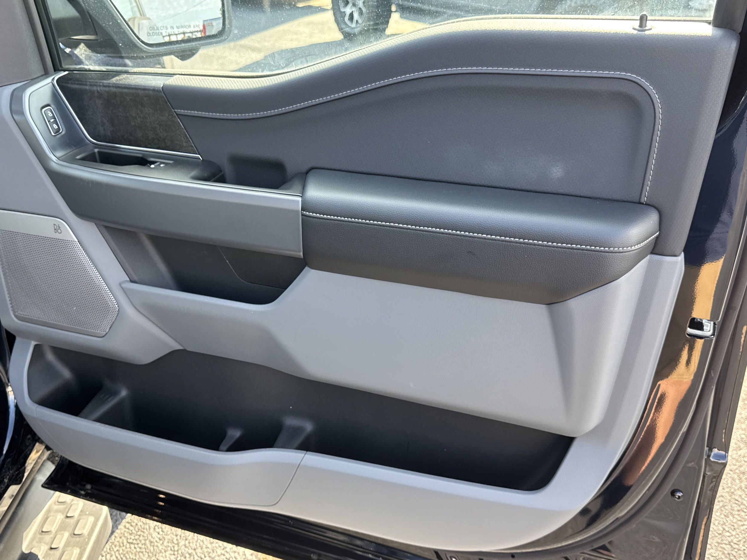 2025 Ford F-150 Lightning Flash - Photo 16