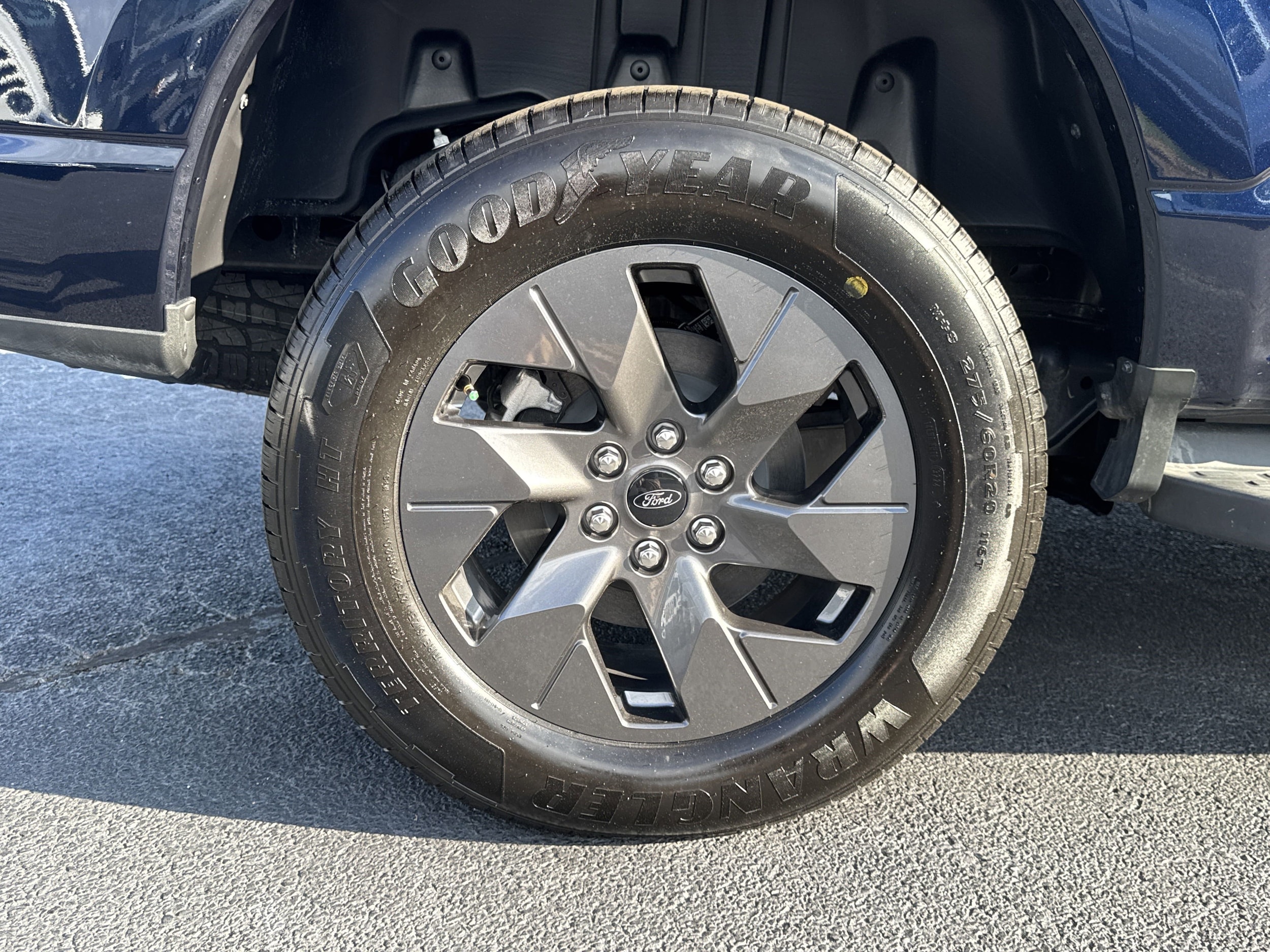 2025 Ford F-150 Lightning Flash - Photo 19