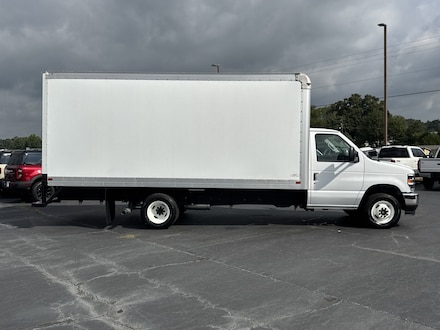 2025 Ford E-Series Cutaway E-450 DRW Truck