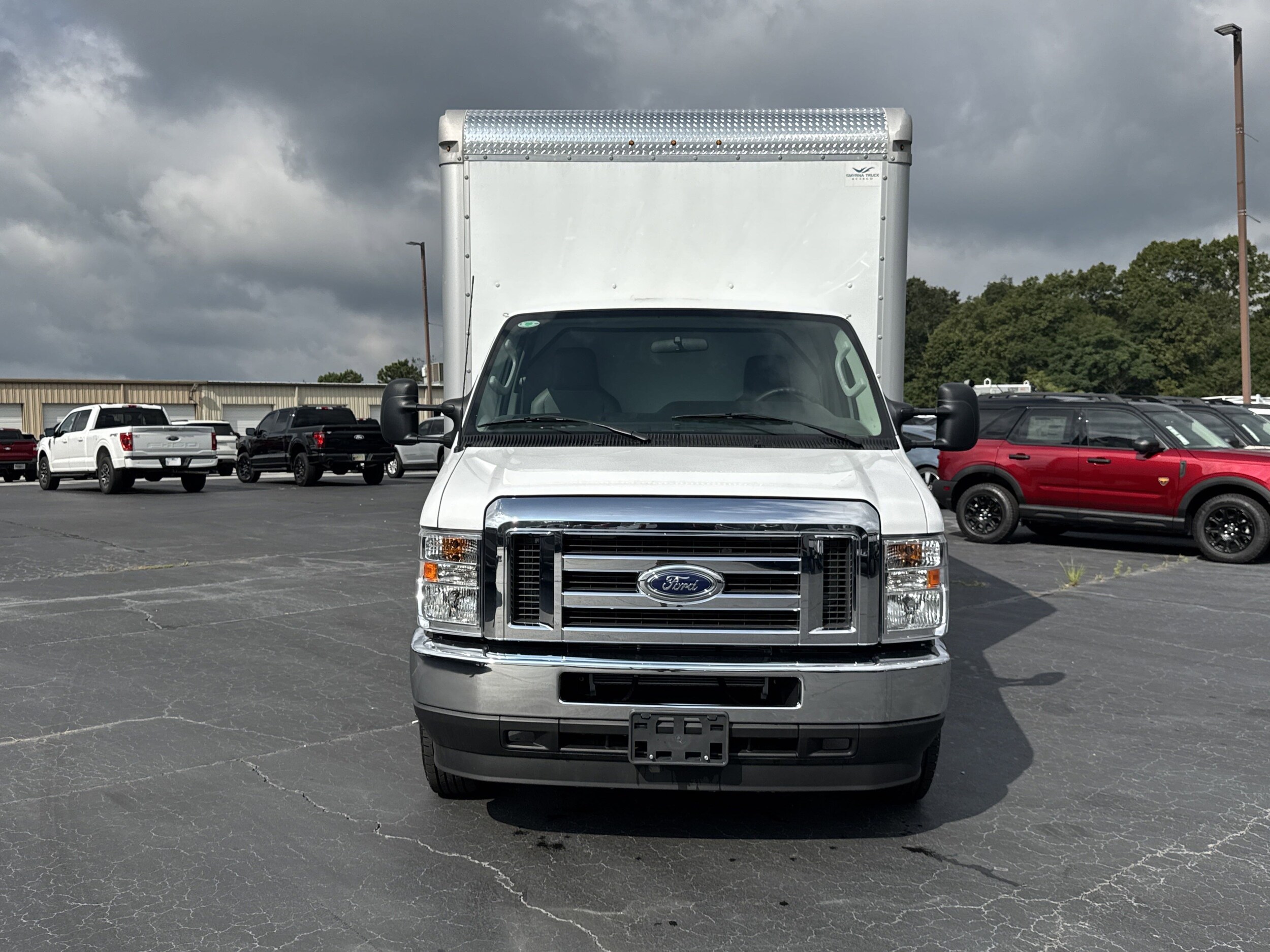 2025 Ford E-450 photo 3