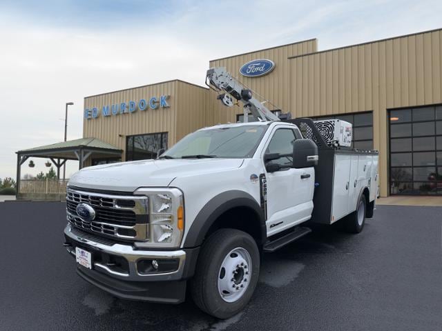 2023 Ford F-600 Super Duty Chassis Cab XL's photo