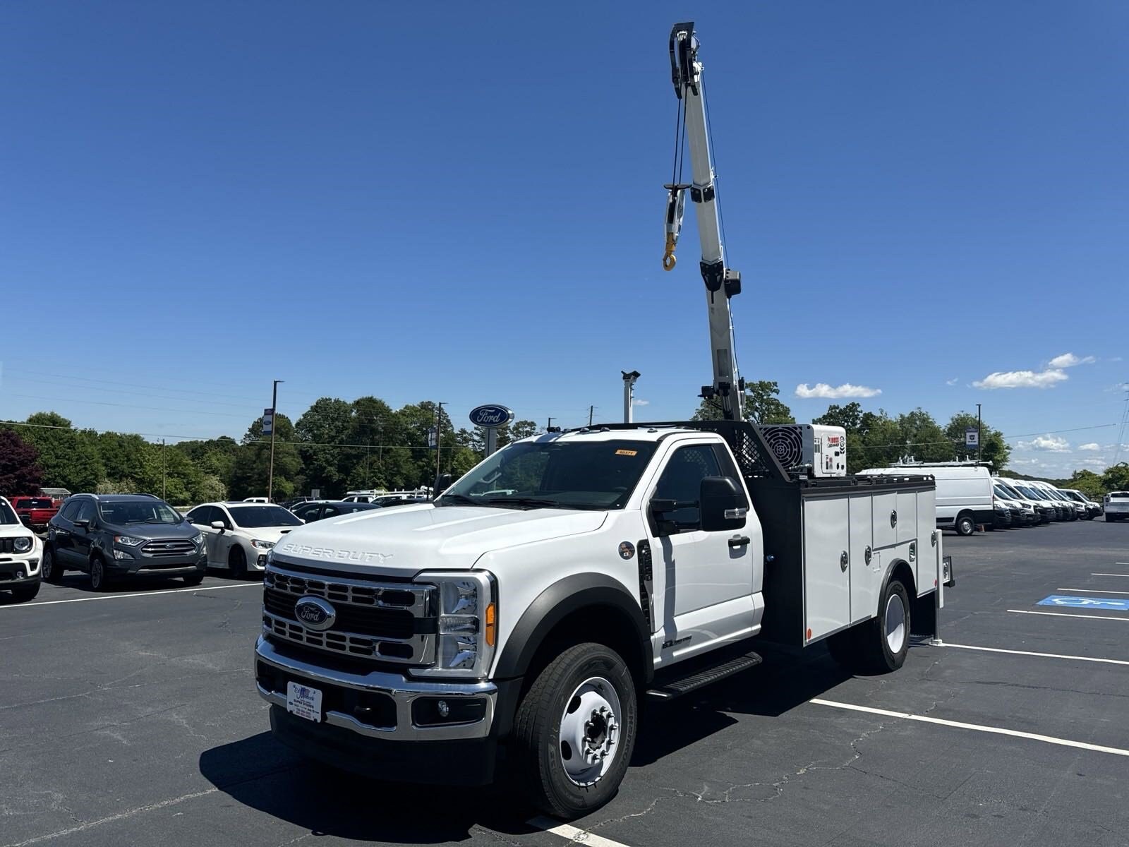 2023 Ford F-600 photo 3