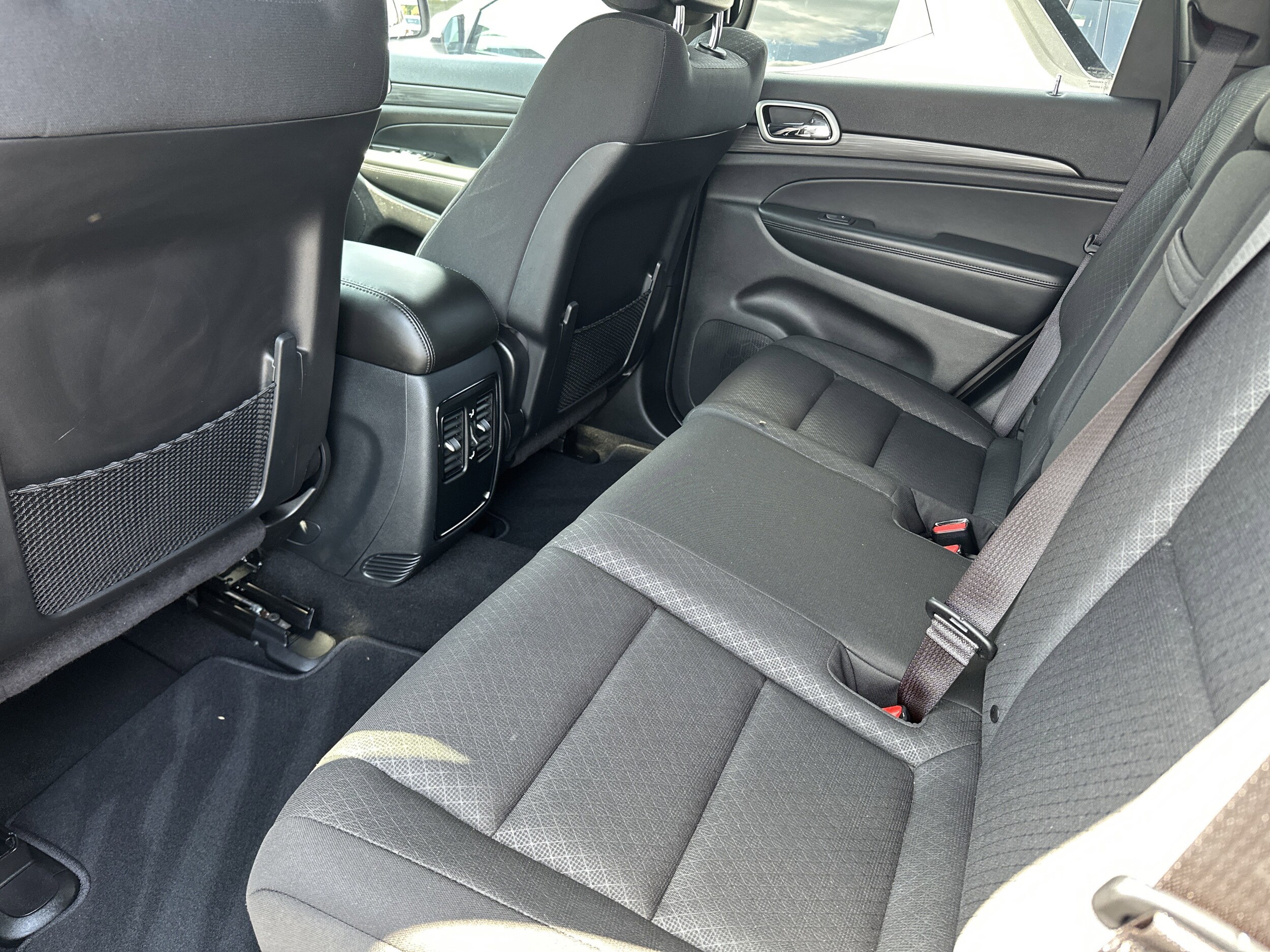 2020 Jeep Grand Cherokee Laredo E photo 2