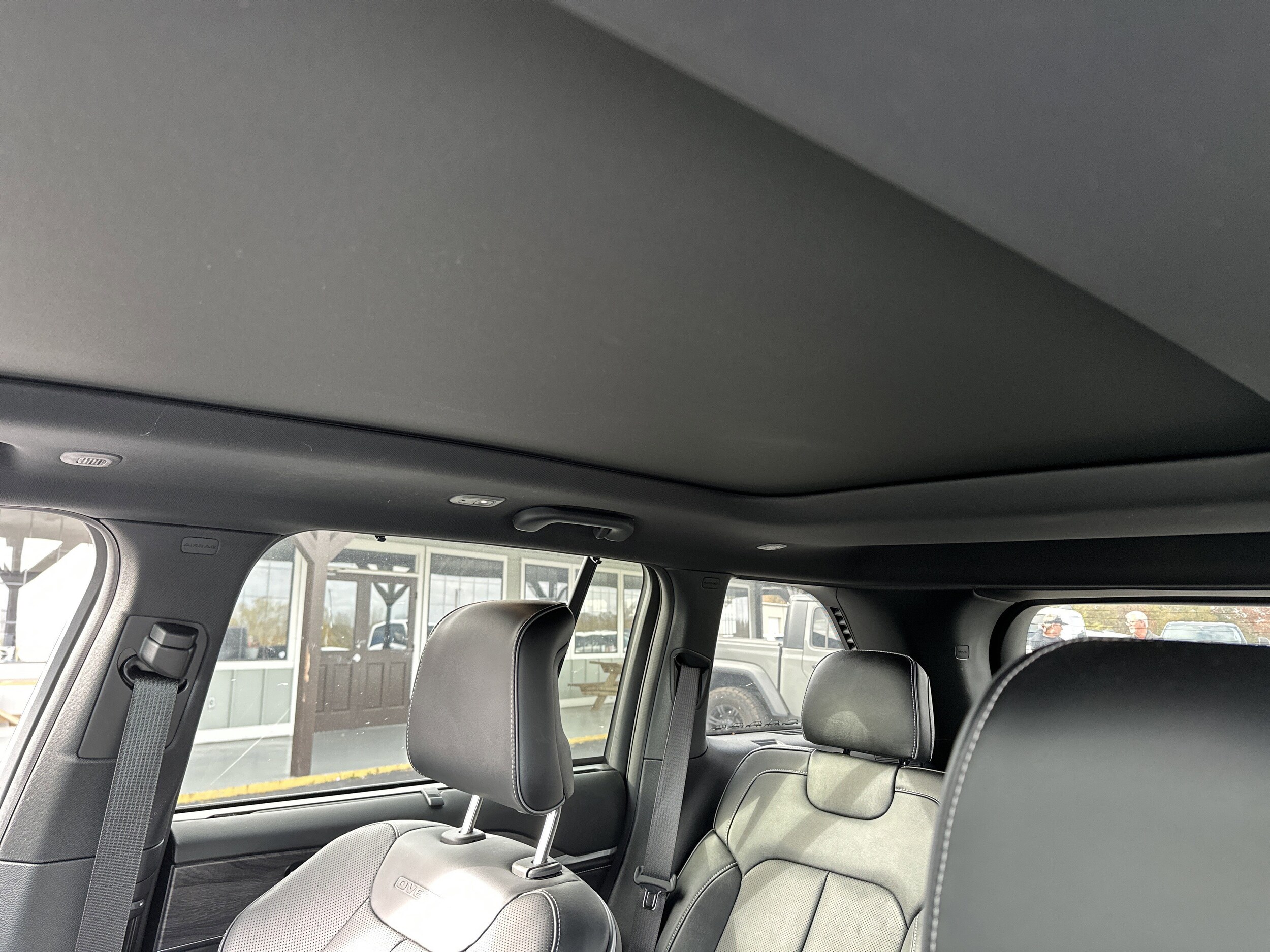 2024 Jeep Grand Cherokee Overland photo 3