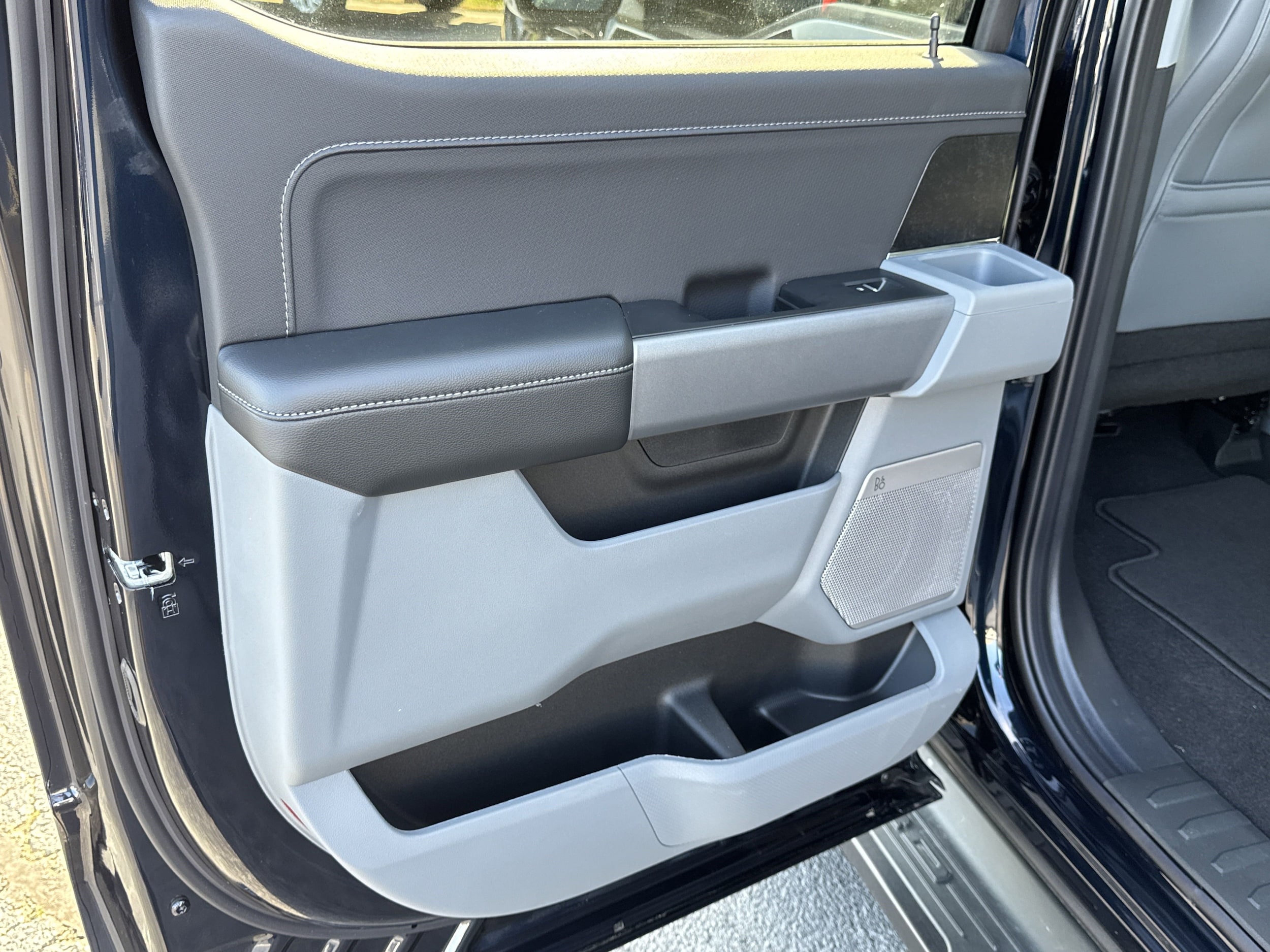 2025 Ford F-150 Lightning Flash - Photo 25