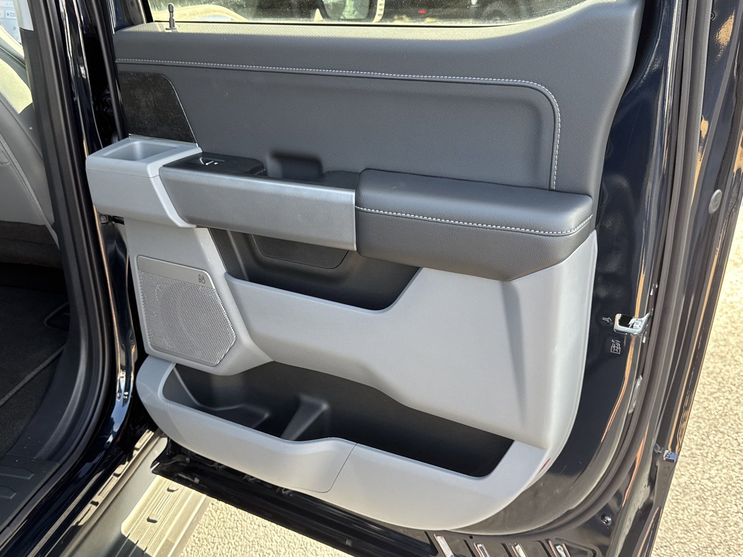 2025 Ford F-150 Lightning Flash - Photo 18