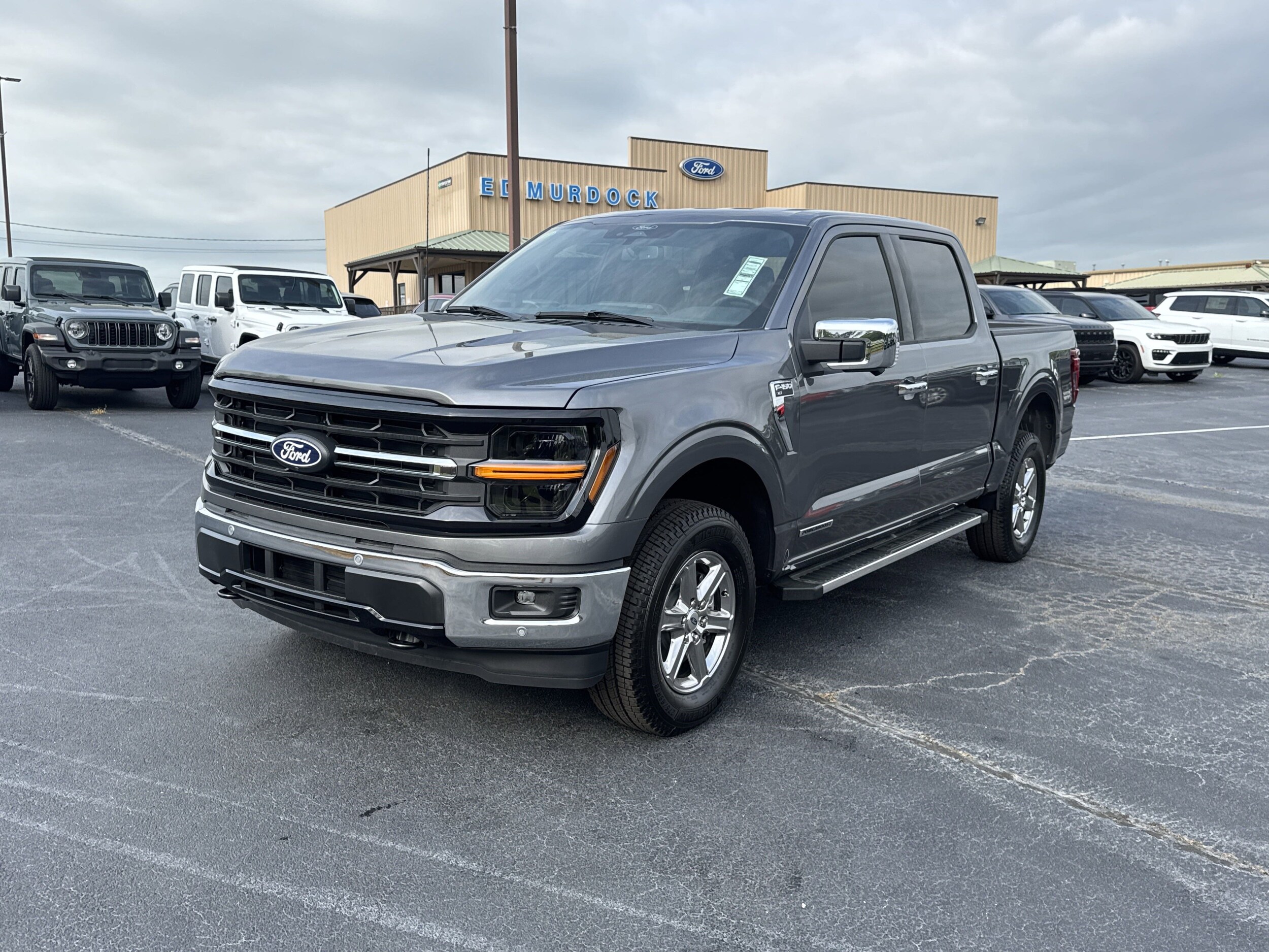 2025 Ford F-150 XLT photo 2