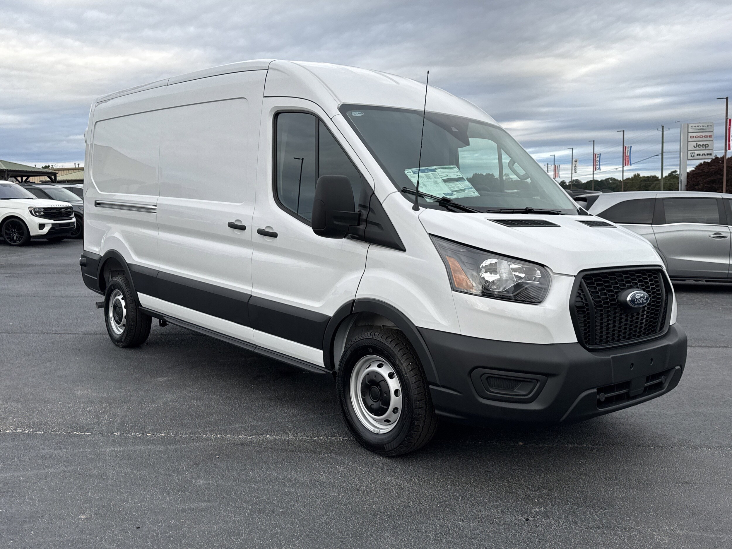 2025 Ford Transit Cargo Van photo 4
