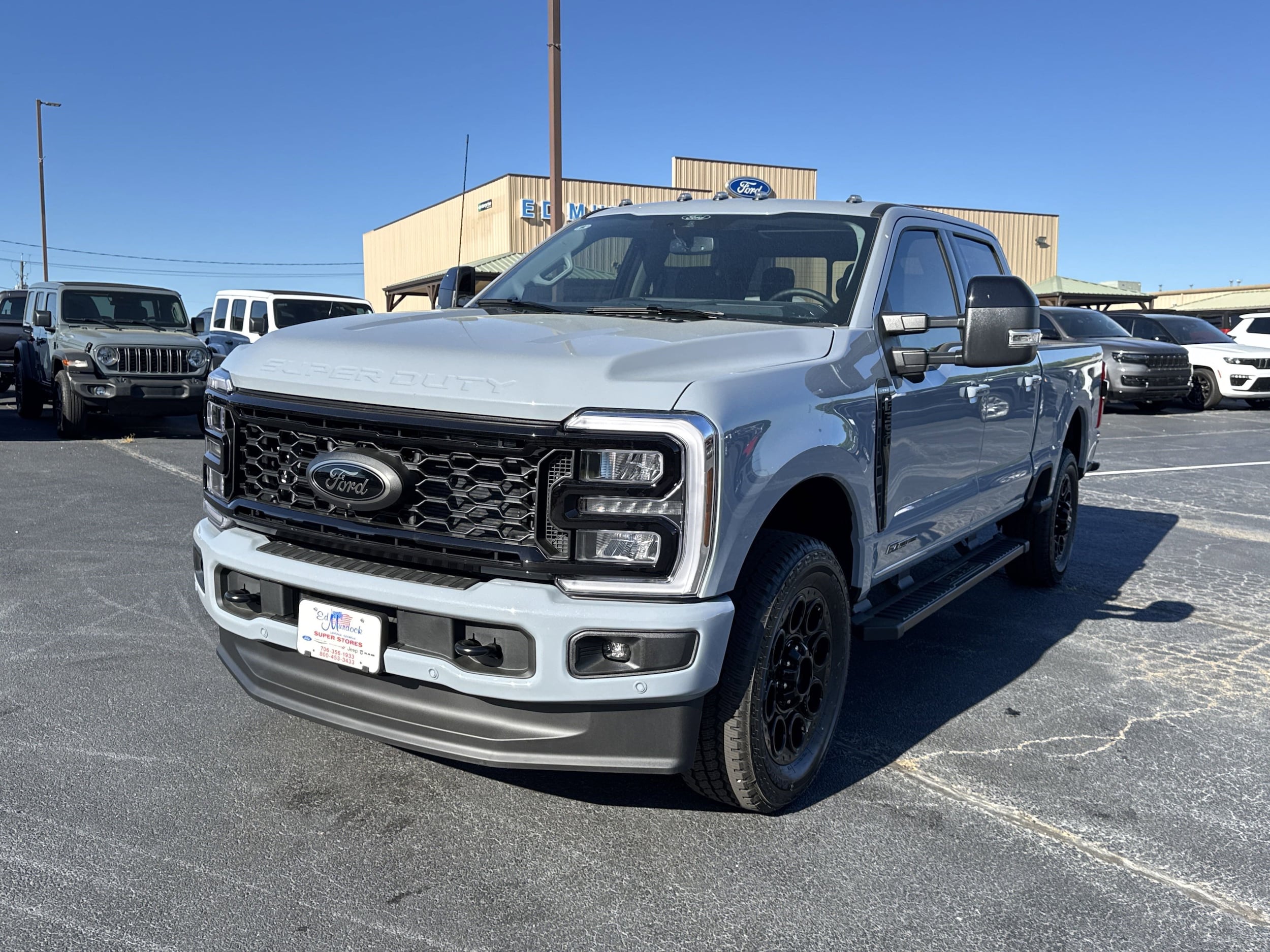 2025 Ford F-350 Lariat photo 2