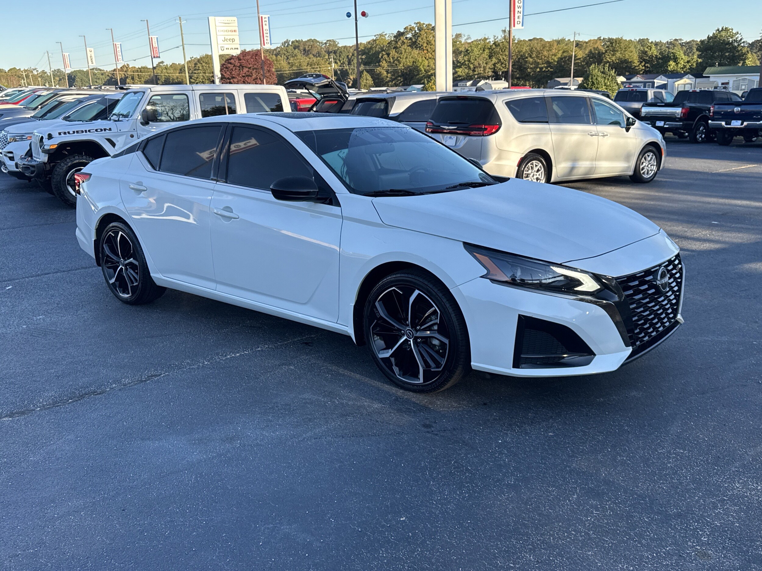 2024 Nissan Altima 2.5 SR photo 3