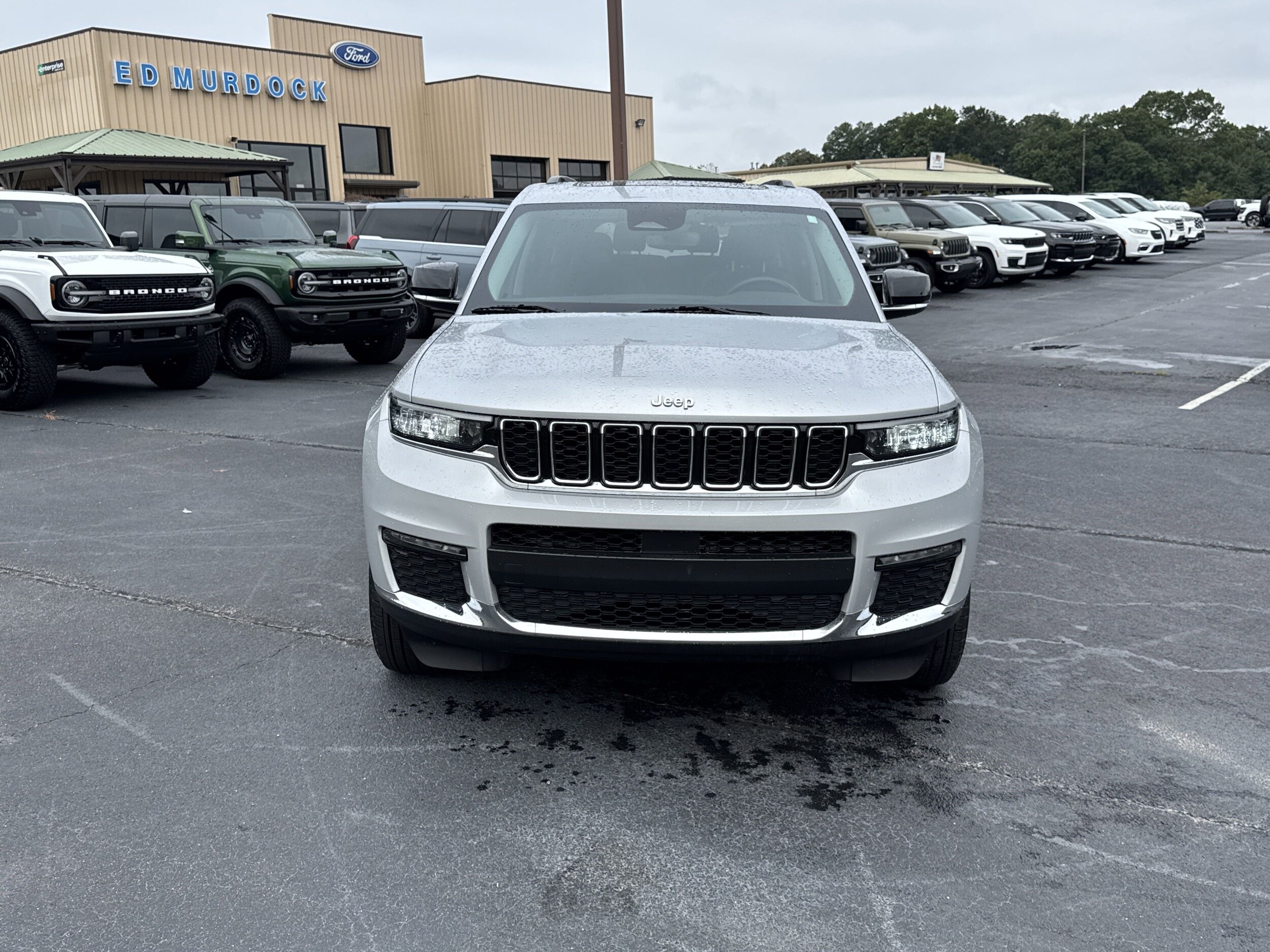 2022 Jeep Grand Cherokee Limited photo 2