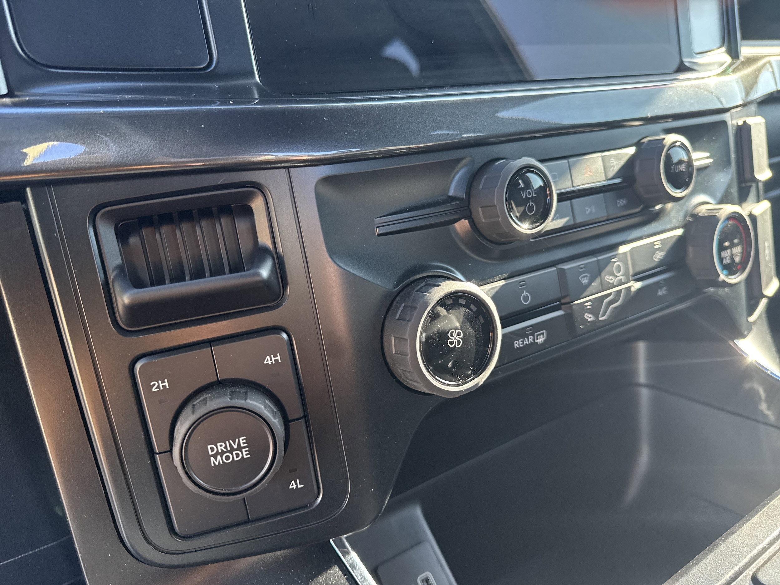 2025 Ford F-150 STX - Photo 12