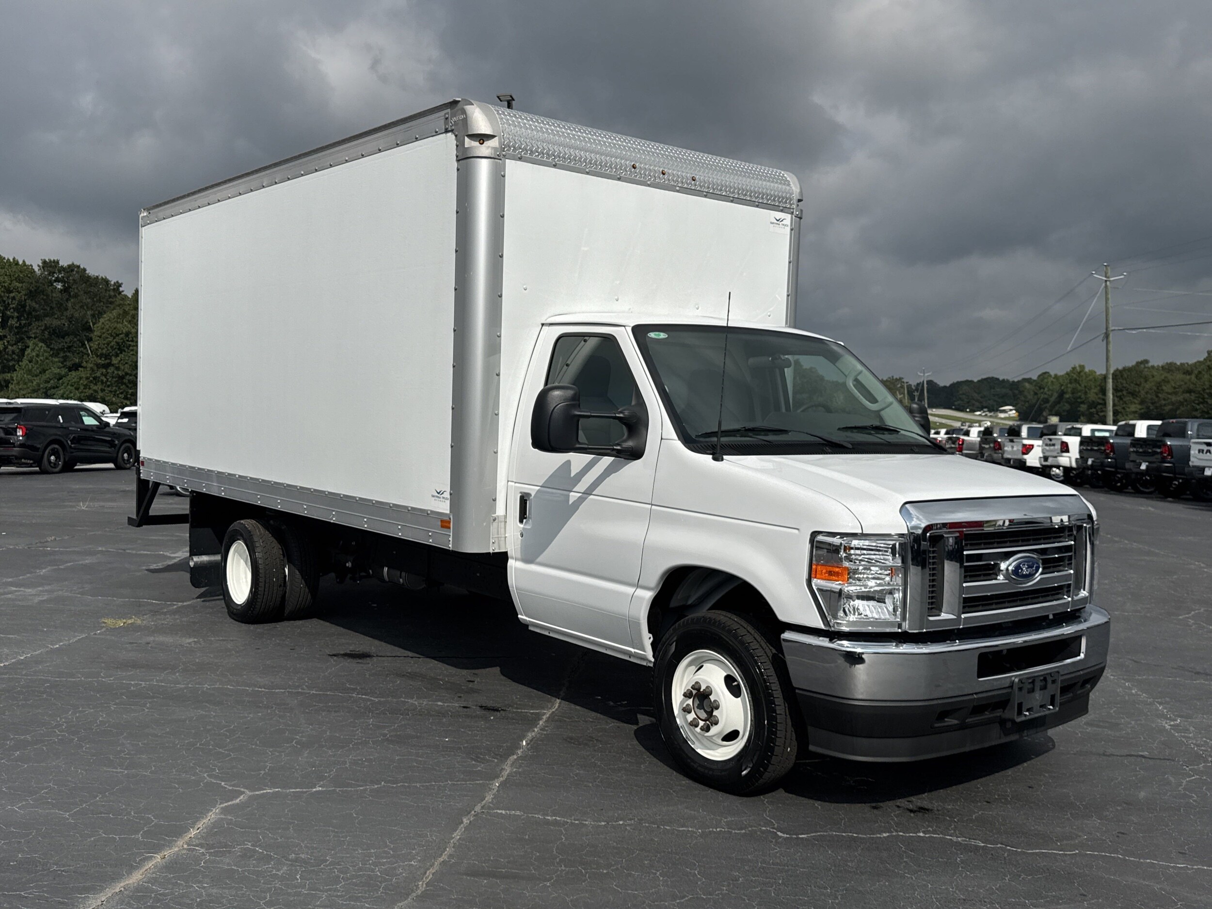 2025 Ford E-450 photo 4