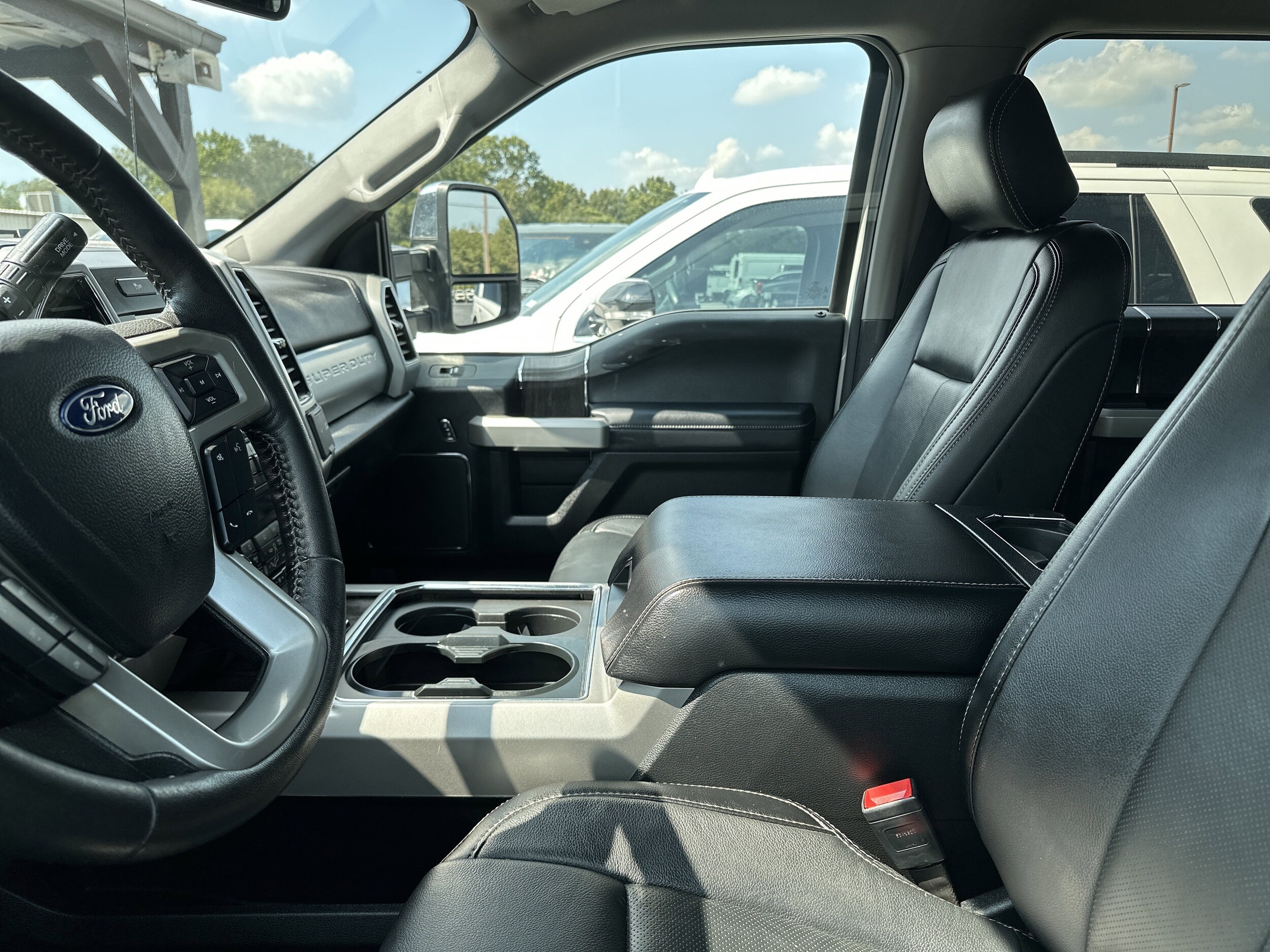 2020 Ford F-250 Lariat photo 2
