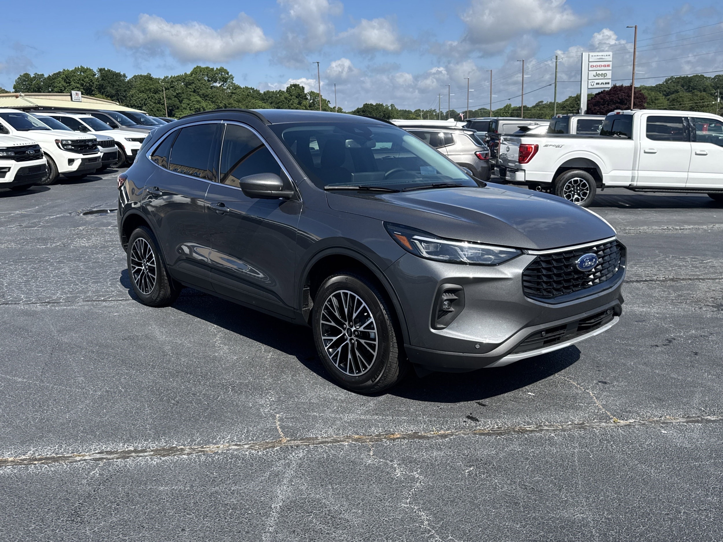 2025 Ford Escape Plug-In Hybrid photo 4
