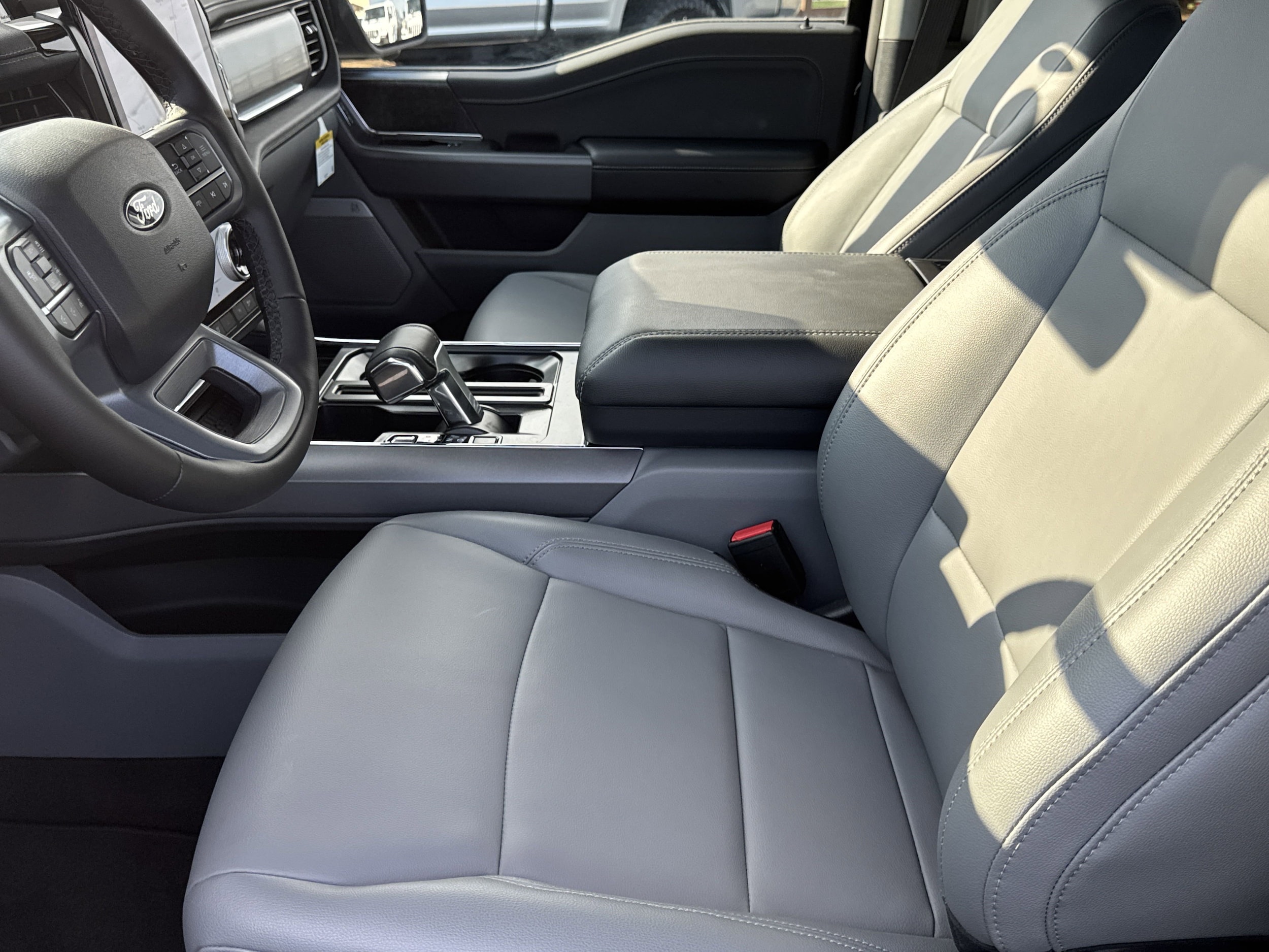 2025 Ford F-150 Lightning Flash - Photo 9