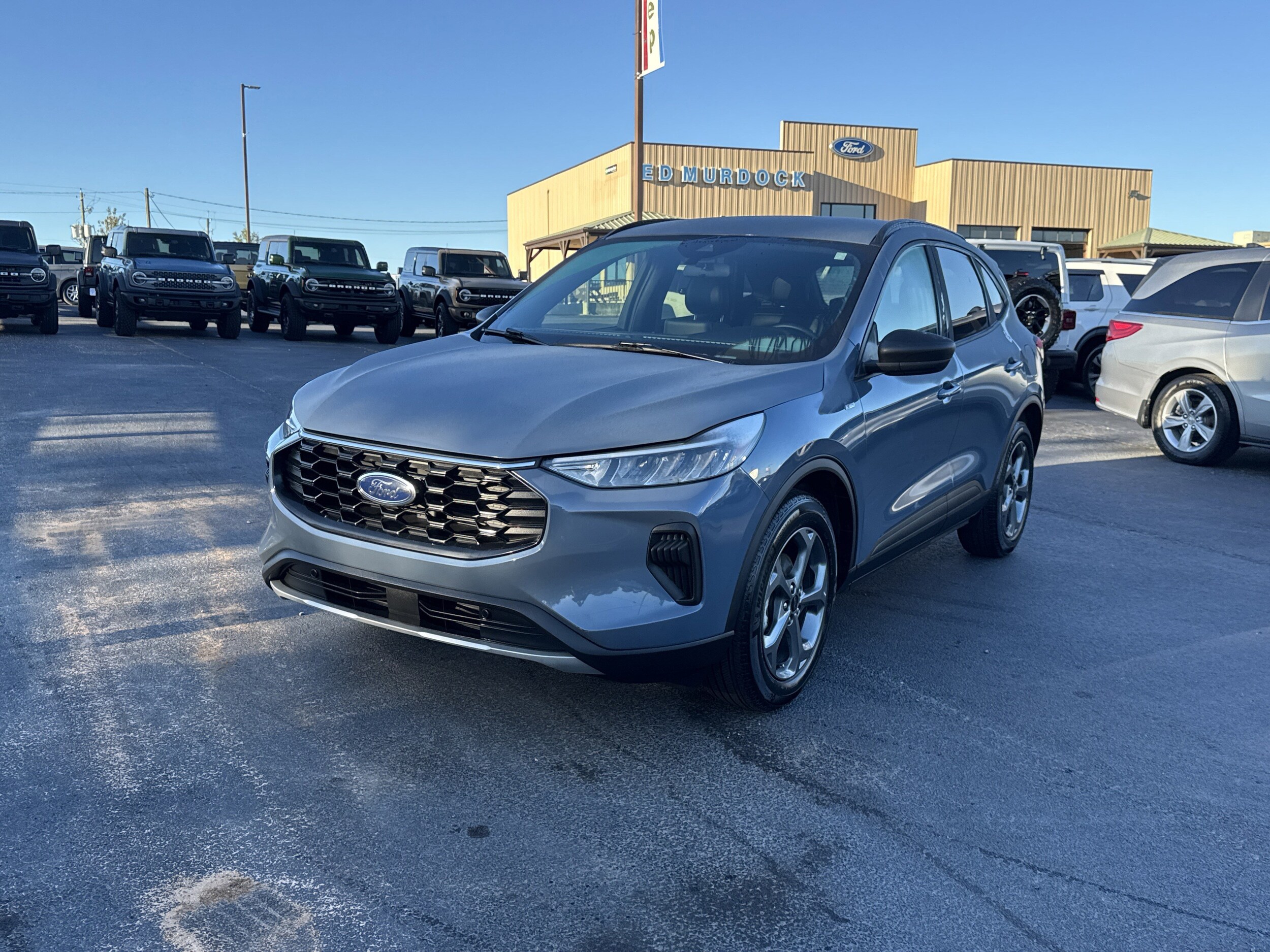 2025 Ford Escape ST-Line photo 2