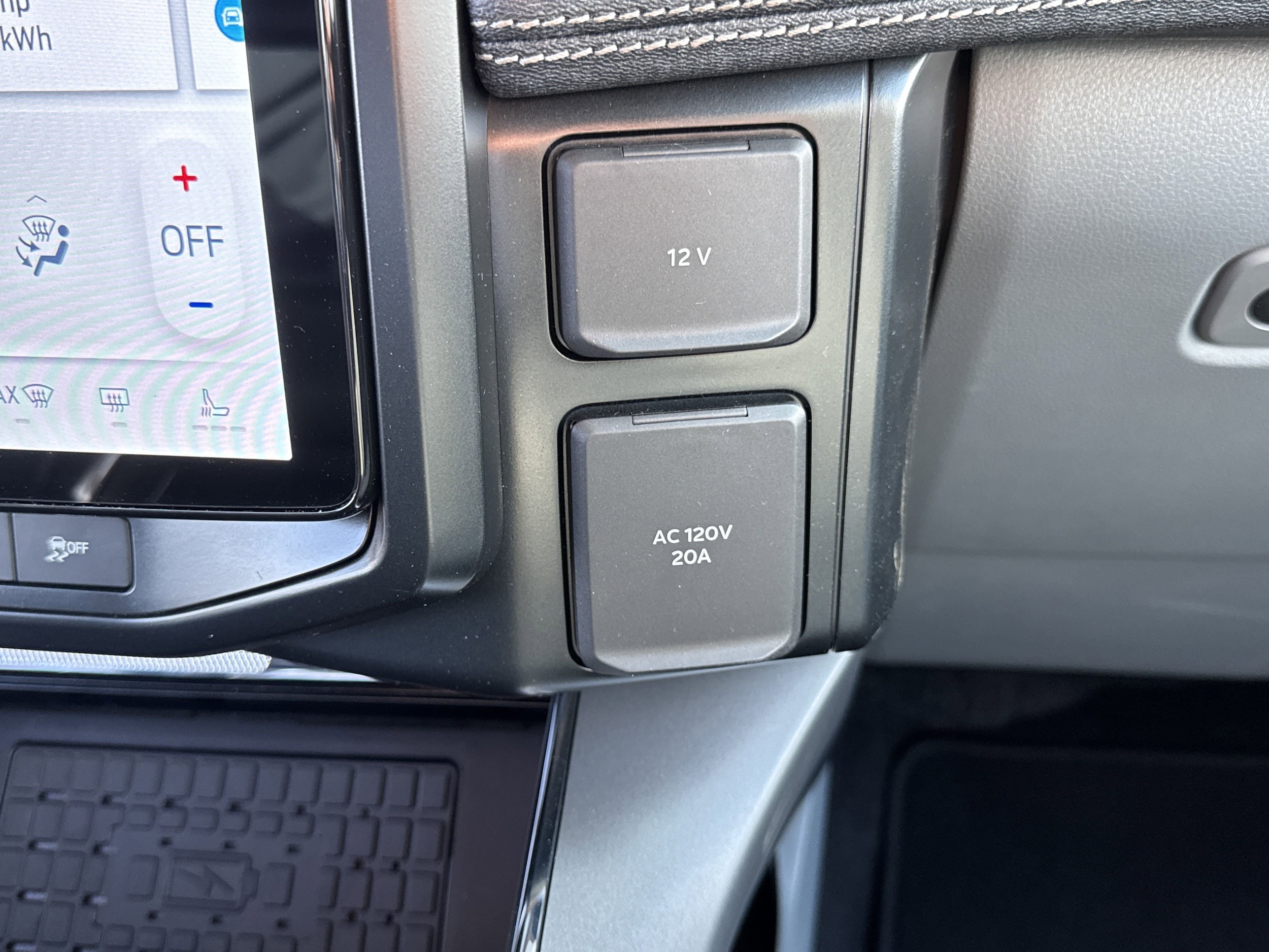 2025 Ford F-150 Lightning Flash - Photo 32