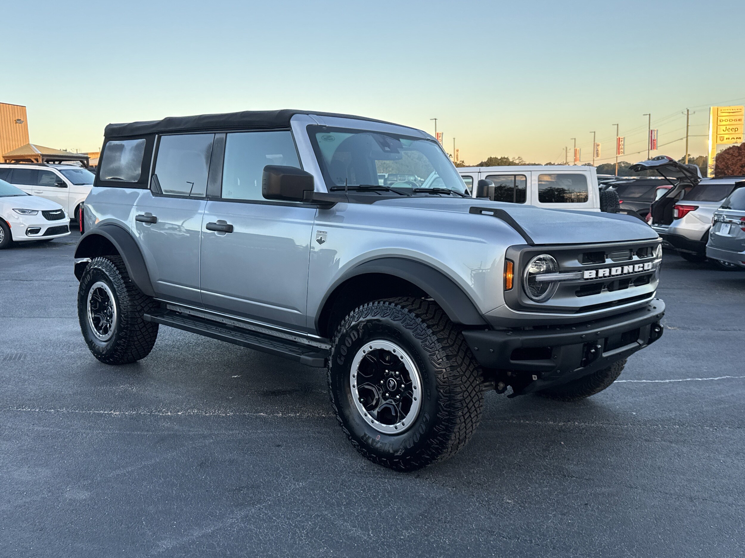 2023 Ford Bronco Big Bend photo 3