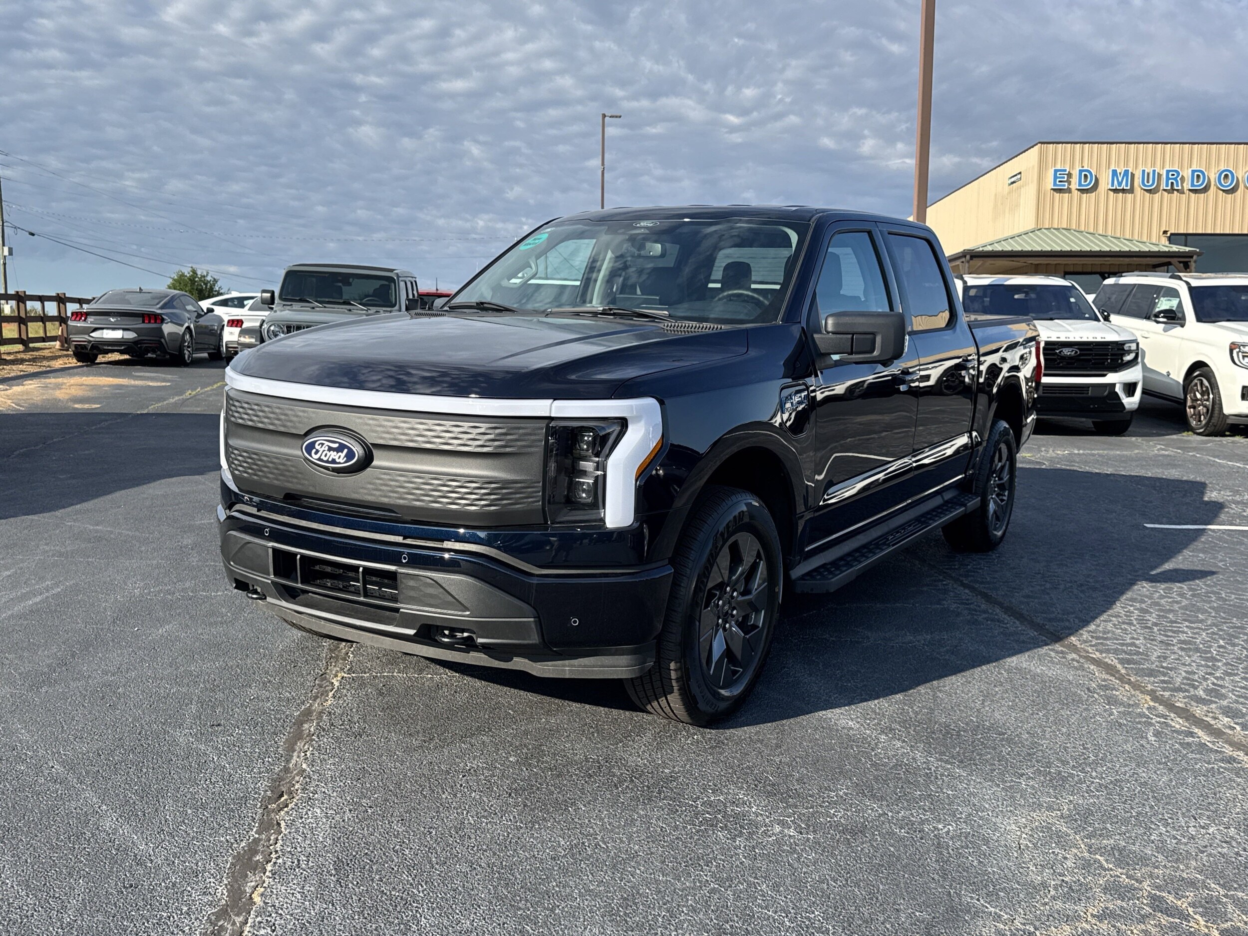 2025 Ford F-150 Lightning photo 2