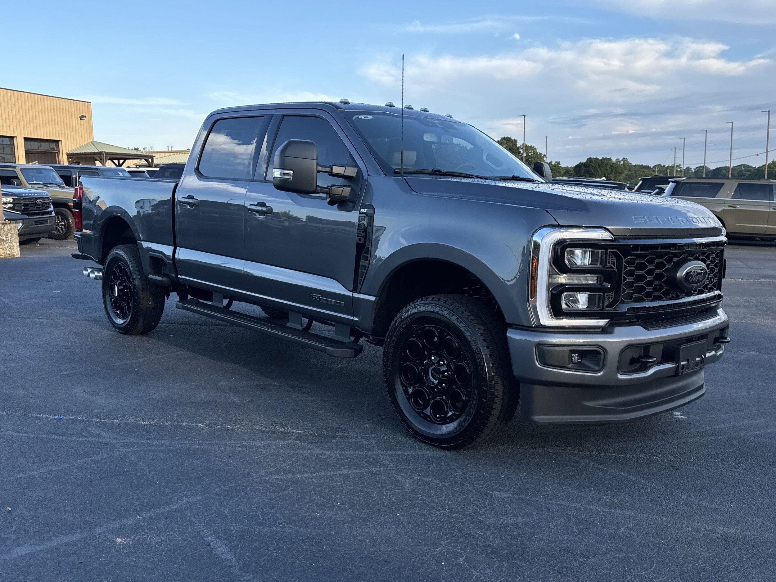 2025 Ford F-350 XLT photo 4