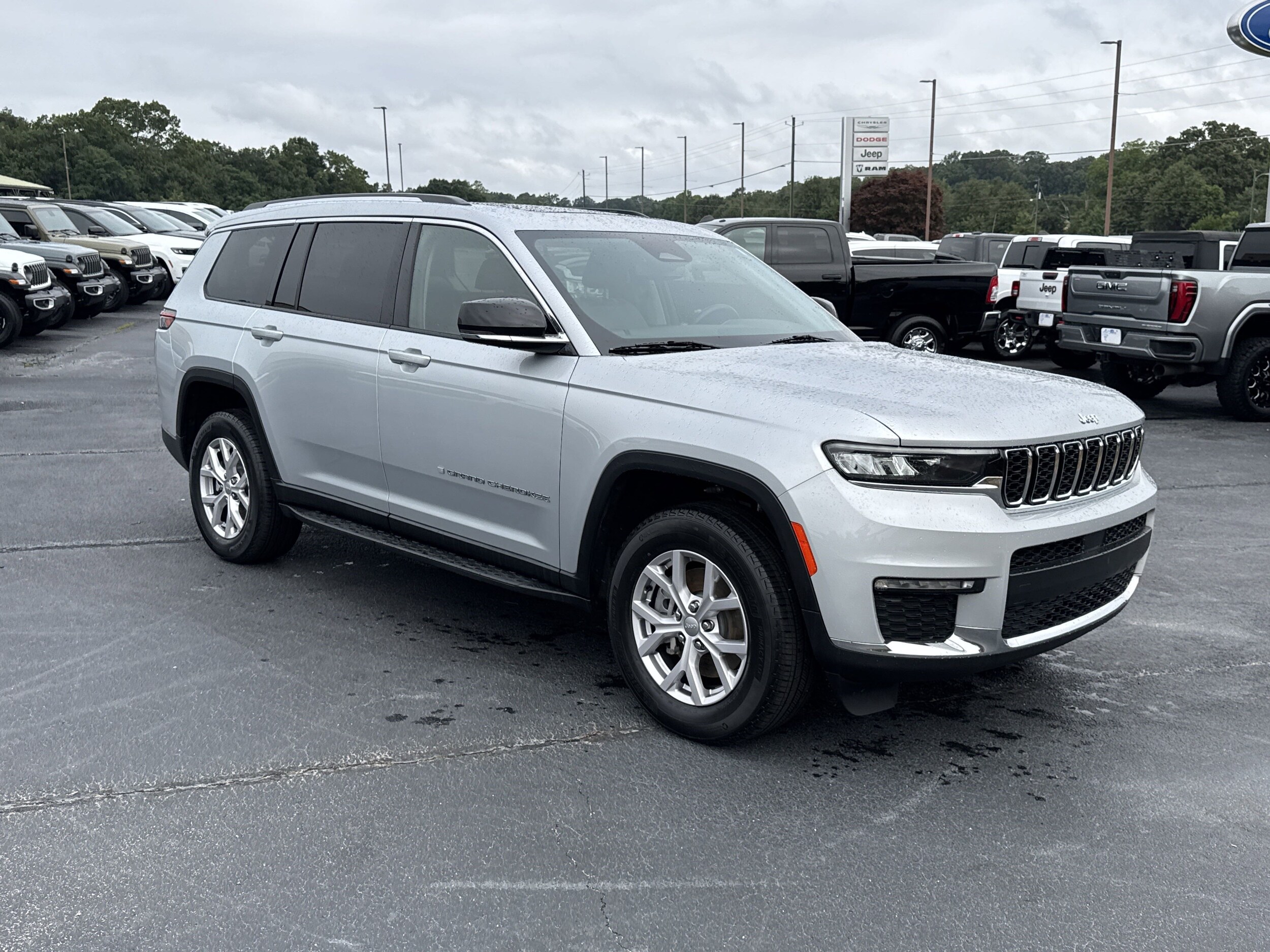 2022 Jeep Grand Cherokee Limited photo 3