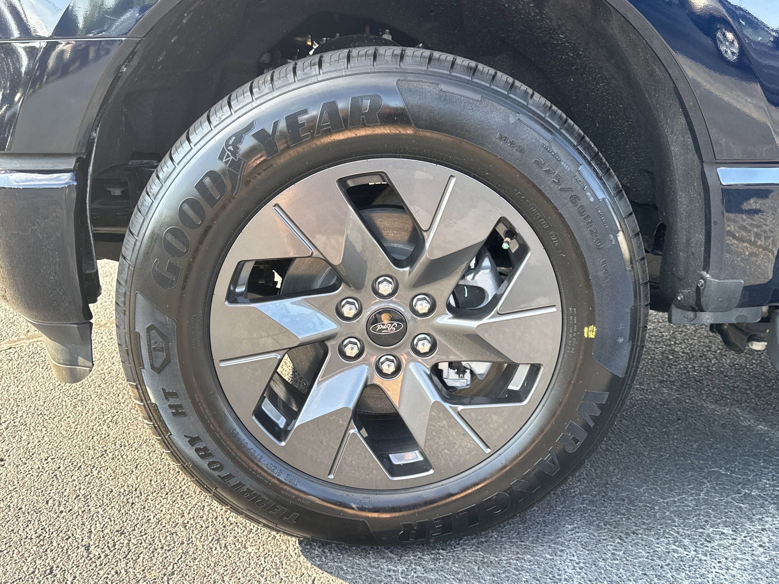 2025 Ford F-150 Lightning Flash - Photo 12