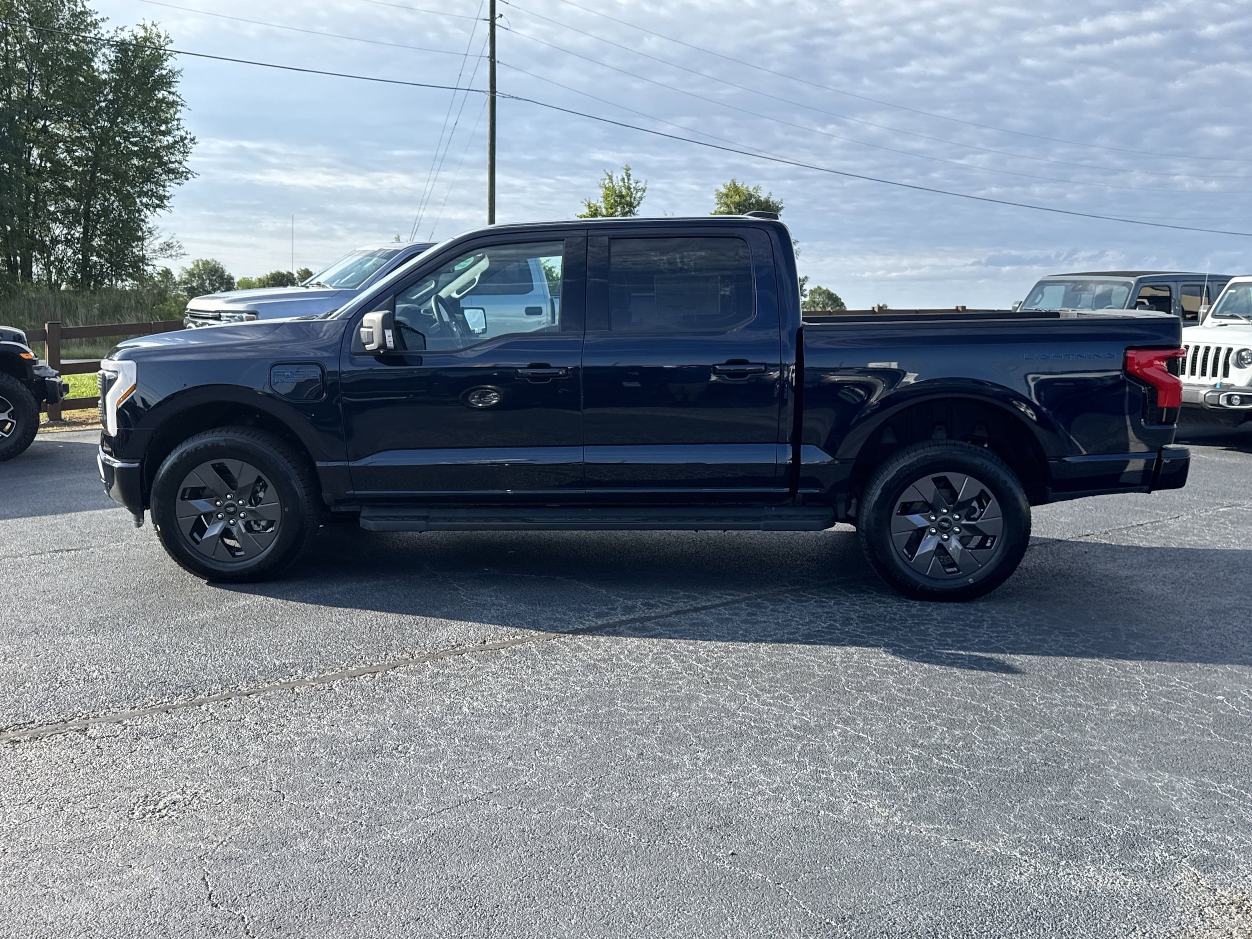2025 Ford F-150 Lightning Flash - Photo 8