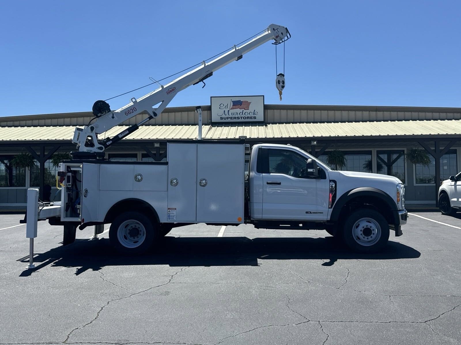 2023 Ford F-600 photo 2