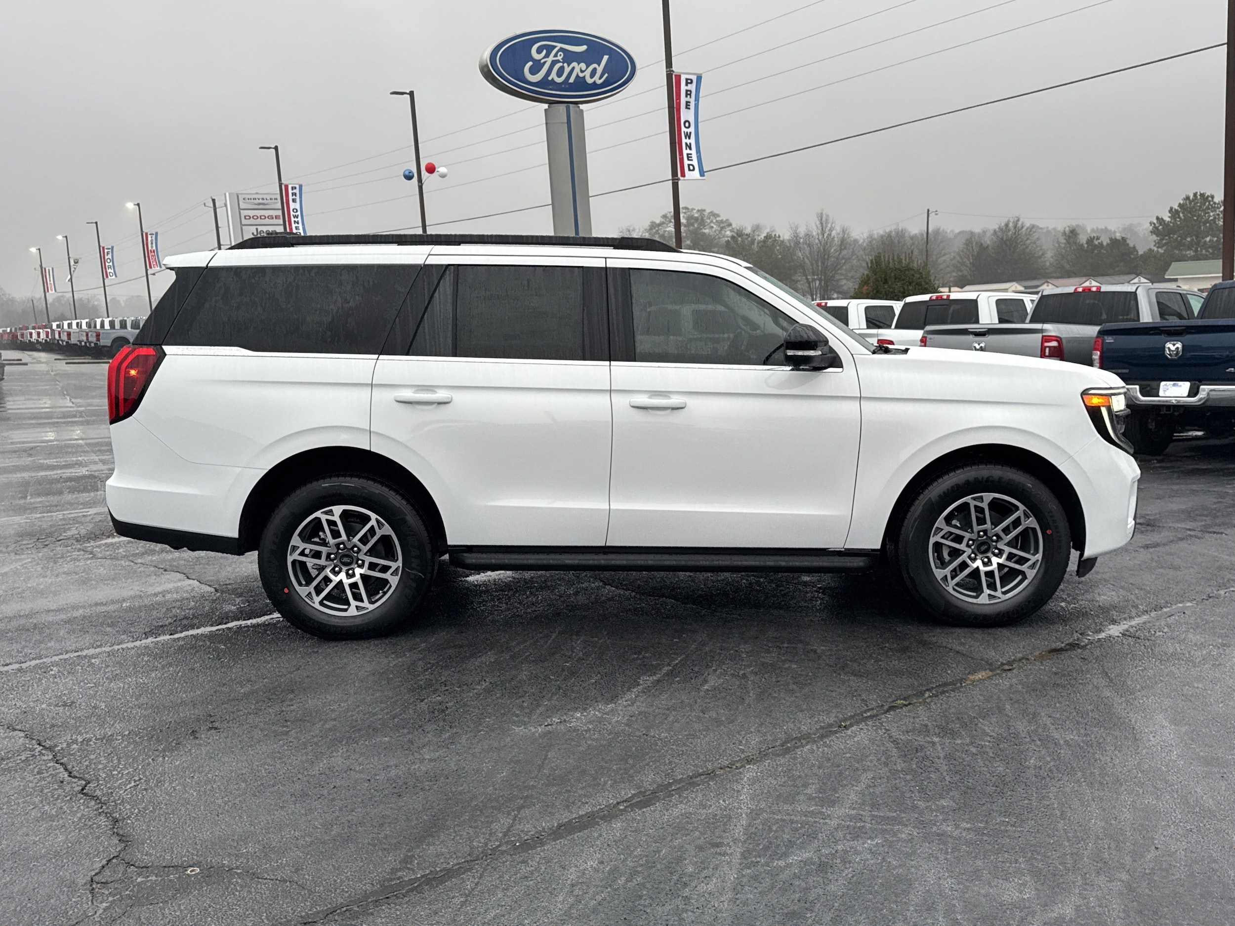 2025 Ford Expedition Active's photo