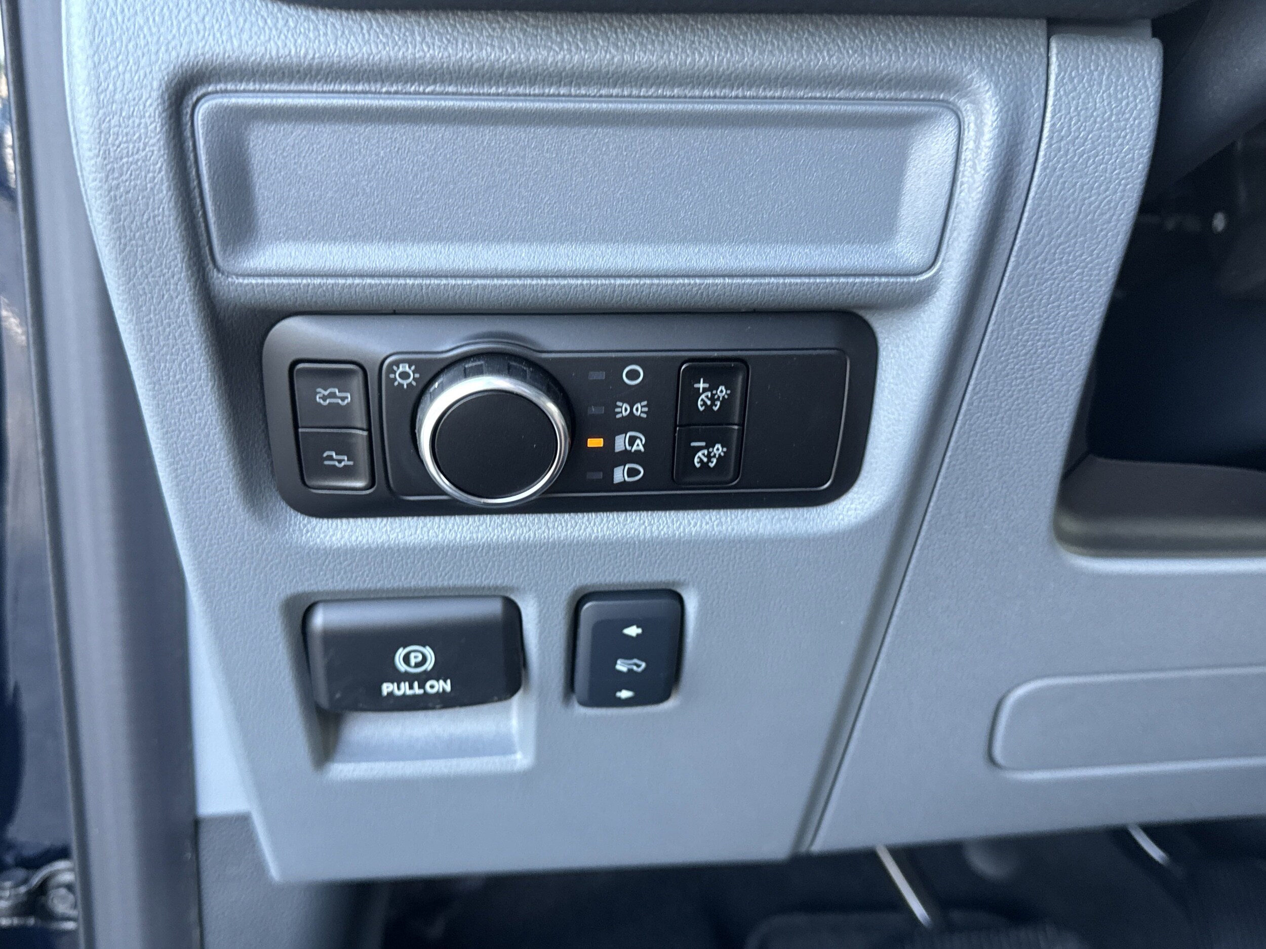 2025 Ford F-150 Lightning Flash - Photo 38