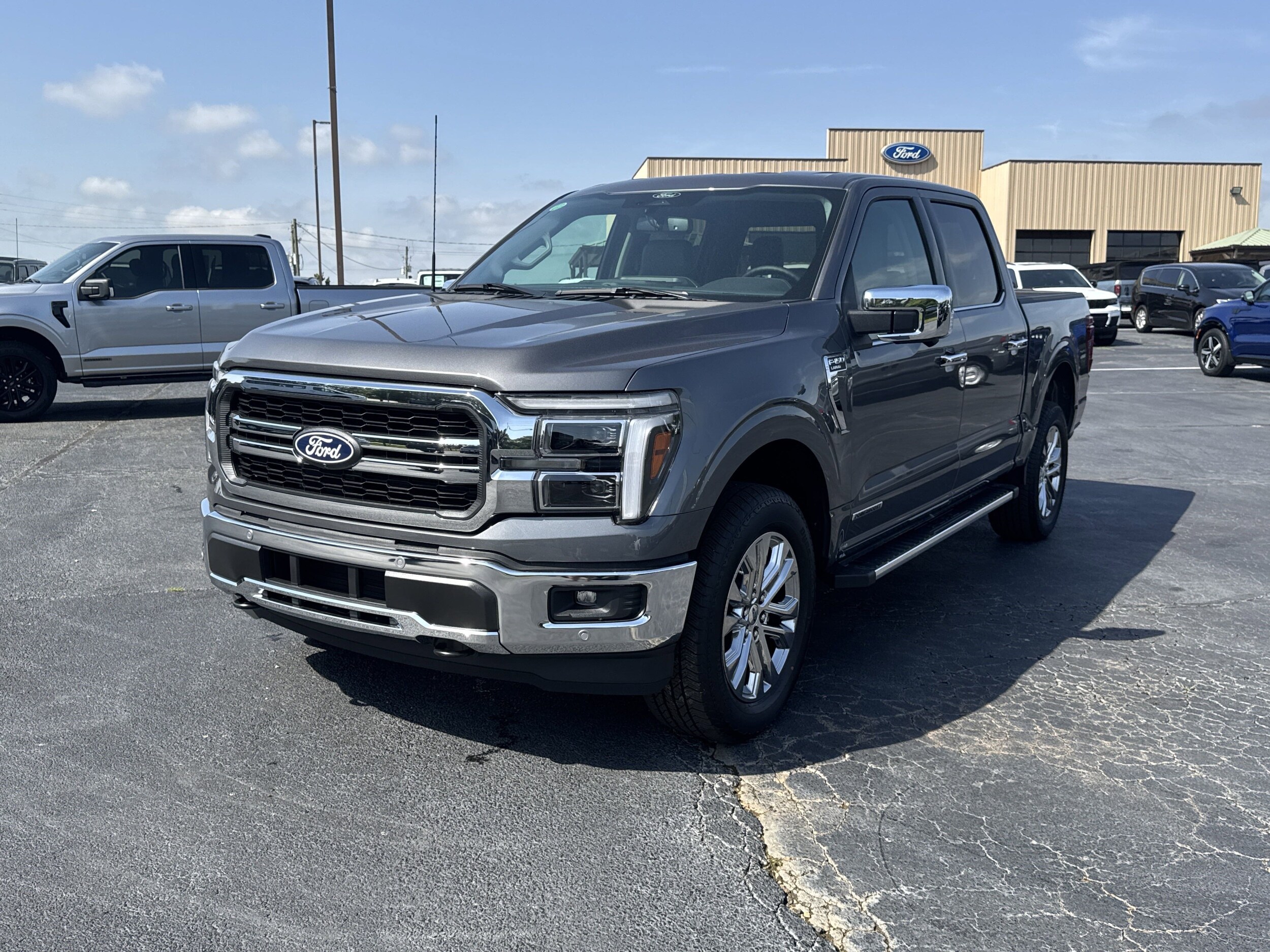 2025 Ford F-150 Lariat photo 2