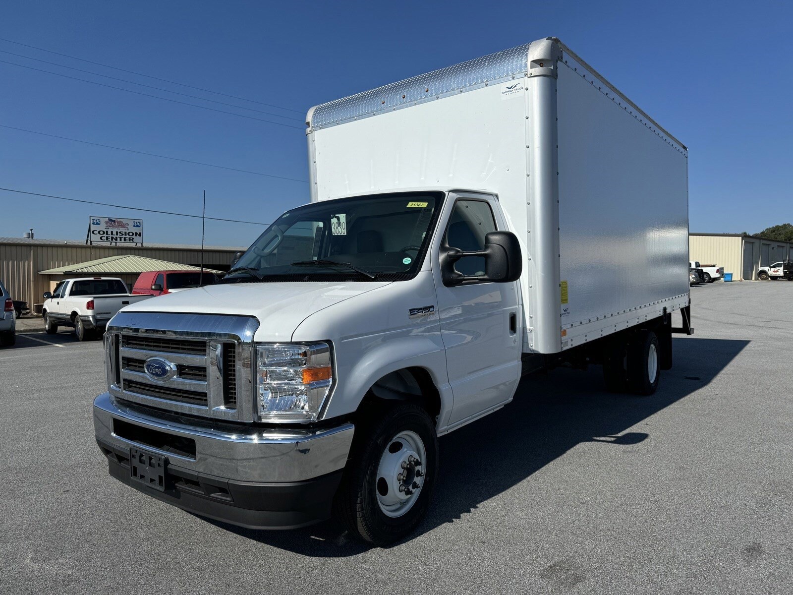 2025 Ford E-450 photo 2