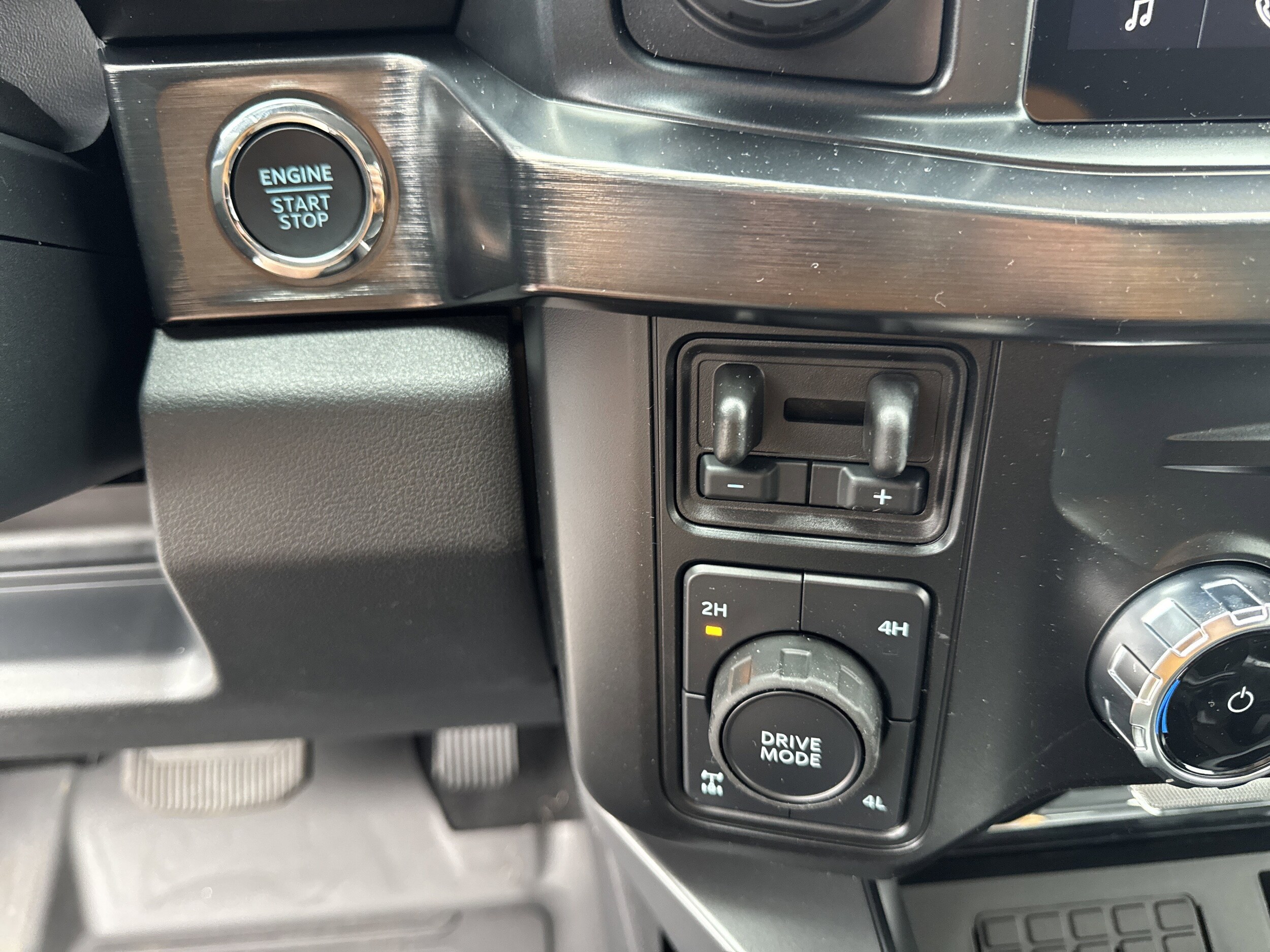 2025 Ford F-350 Super Duty Lariat - Photo 25