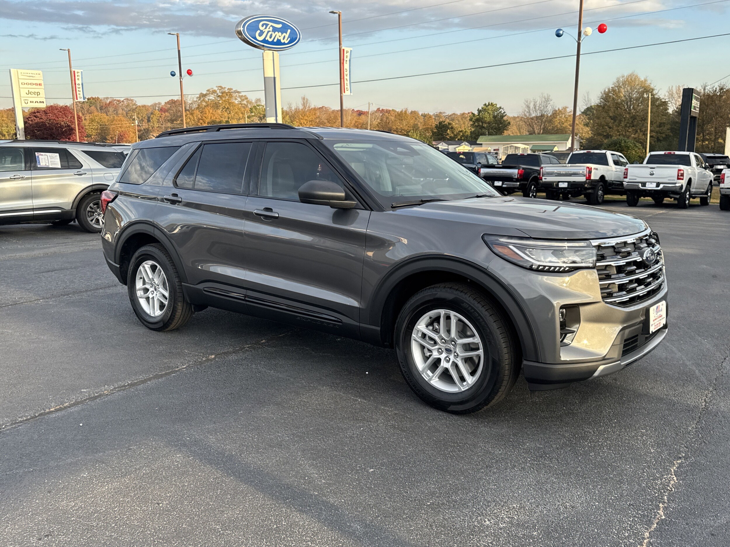 2026 Ford Explorer photo 4