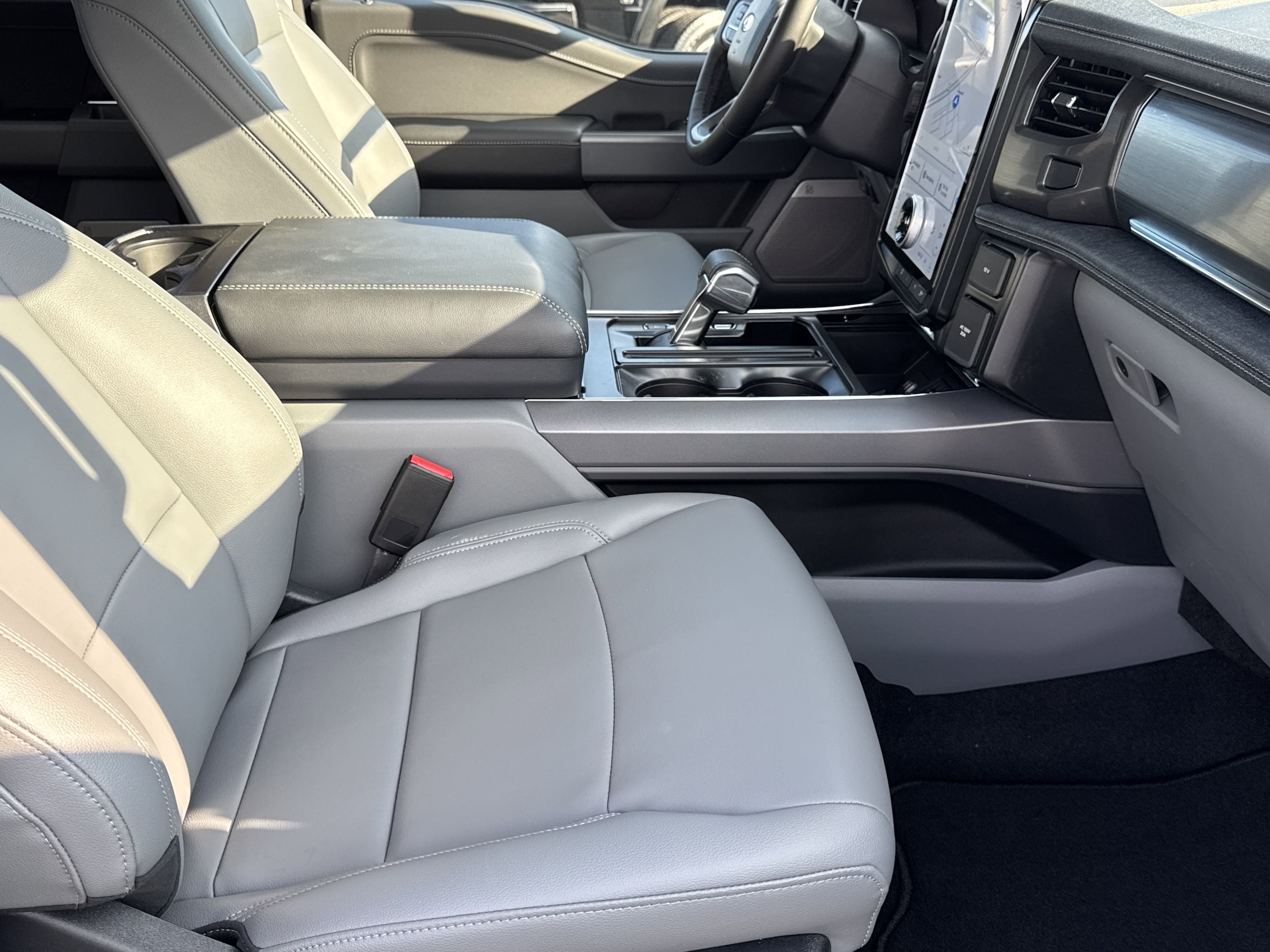 2025 Ford F-150 Lightning Flash - Photo 14