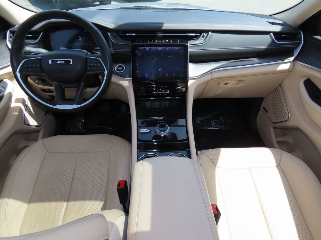2022 Jeep Grand Cherokee Limited photo 2