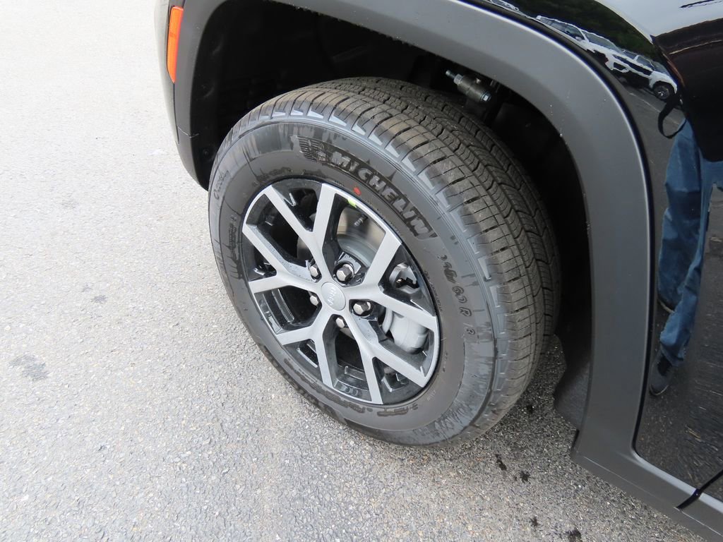 2025 Jeep Grand Cherokee Limited photo 3