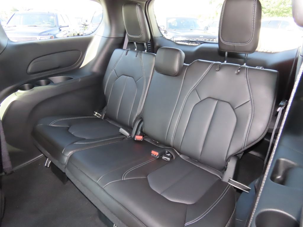 2026 Chrysler Pacifica Select - Photo 8