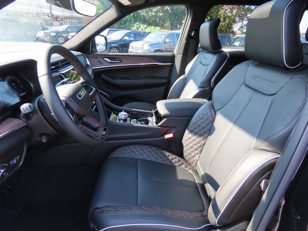 2025 Jeep Grand Cherokee Summit photo 4