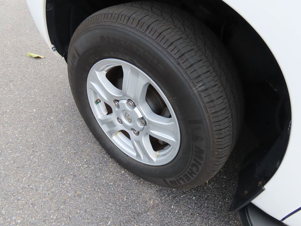 2016 Toyota Sequoia SR5 photo 3