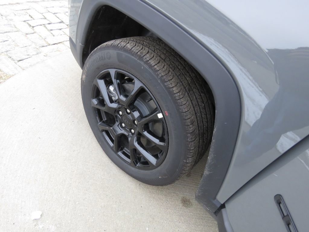 2024 Jeep Compass Altitude photo 3