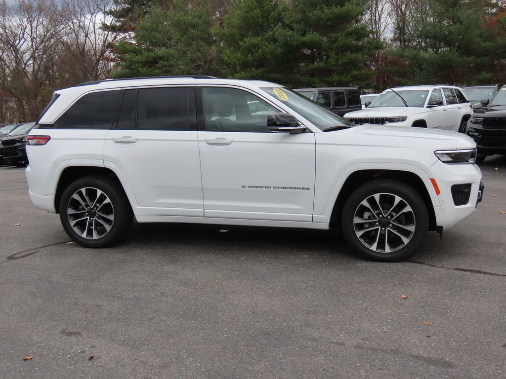 2022 Jeep Grand Cherokee Overland photo 3