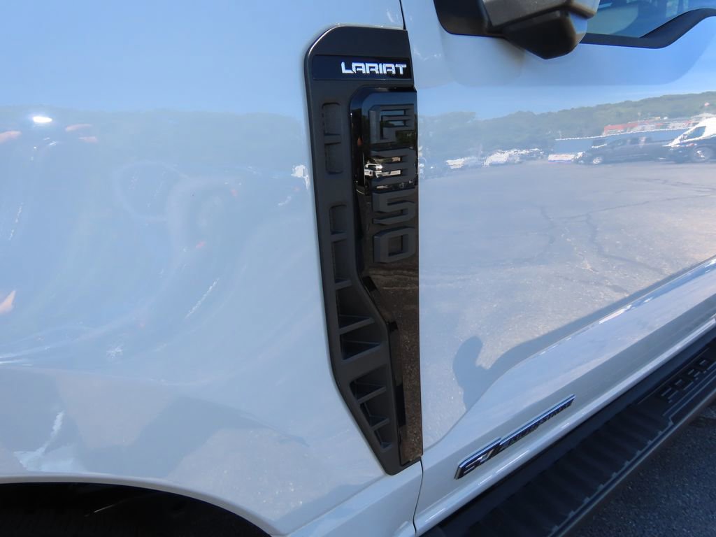 2025 Ford F-350 Lariat photo 2