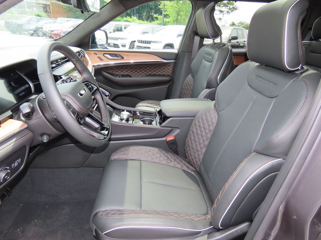 New 2026 Jeep Grand Cherokee L Summit Sport Utility